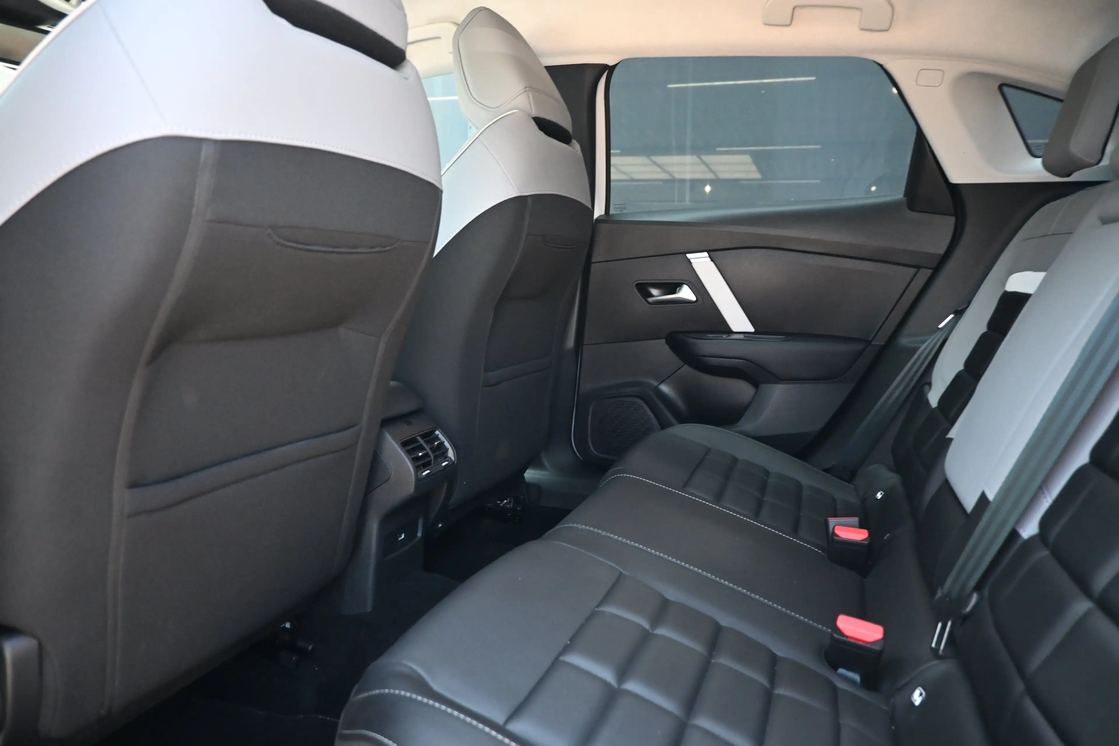 Citroen C4 X 1.2 Hybrid 145pk Max | Vol-Leder | Adaptive Cruise — photo 10
