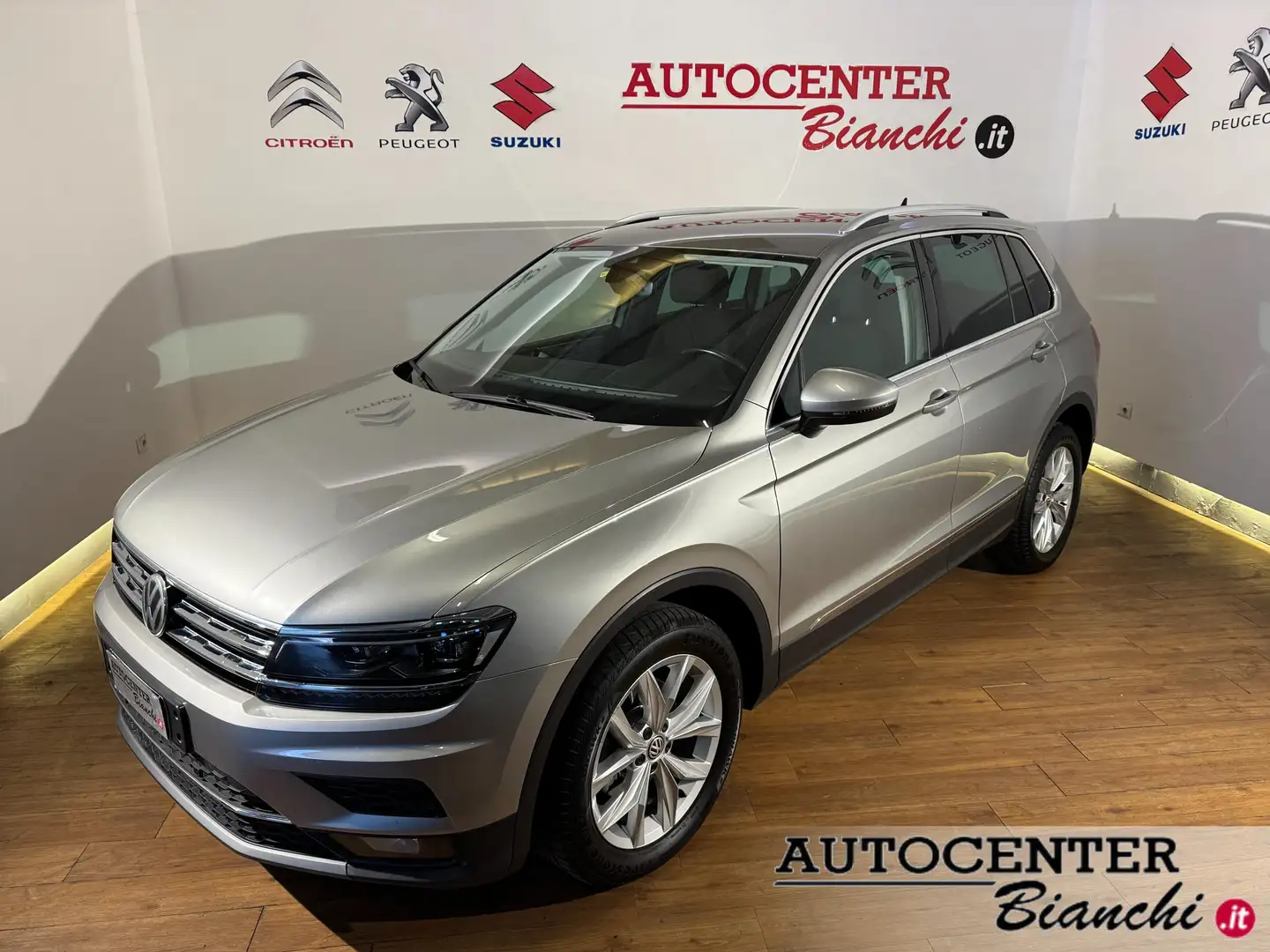 Volkswagen Tiguan 2.0 tdi Advanced 4motion 150cv dsg Gris - 1