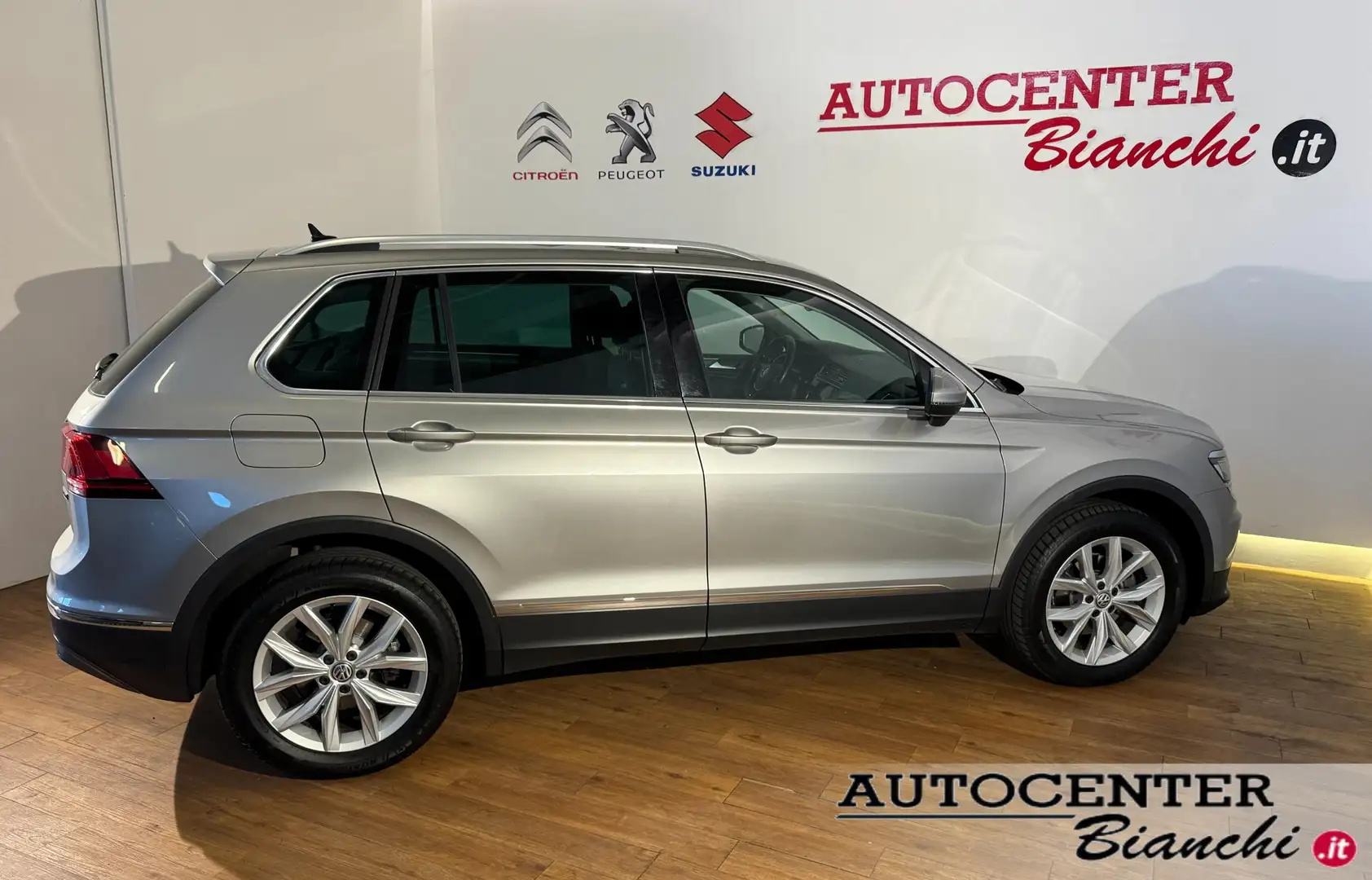 Volkswagen Tiguan 2.0 tdi Advanced 4motion 150cv dsg Gris - 2
