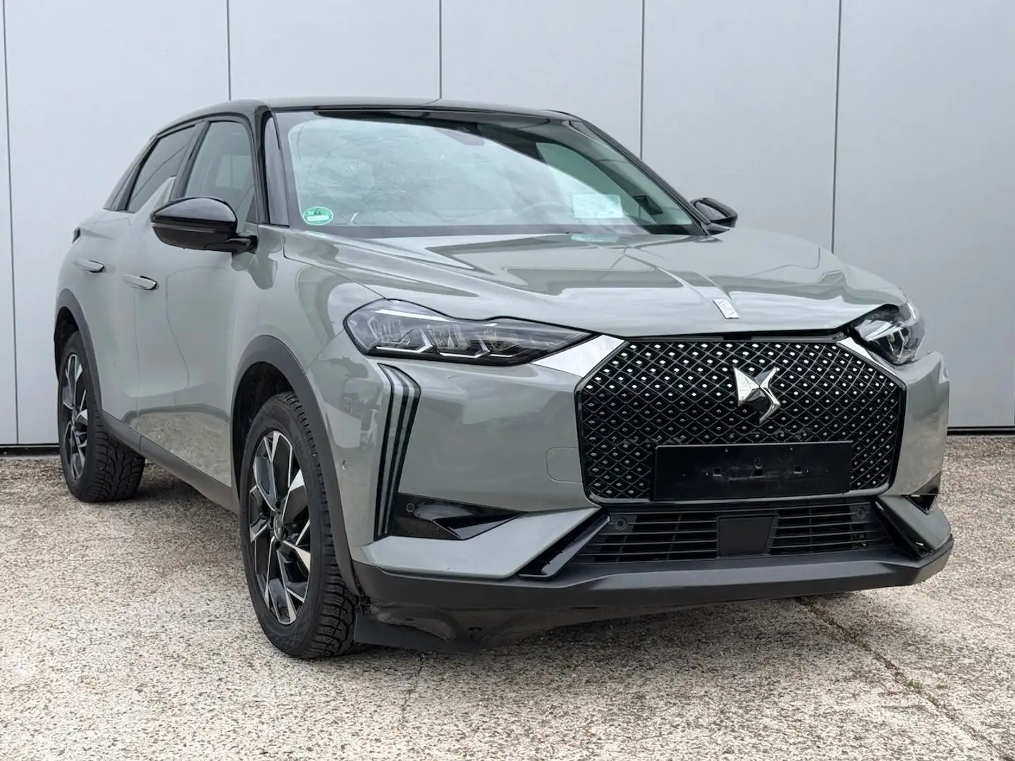 DS Automobiles DS 3 Rivoli *LED*NAVI*FOCAL*KEYLESS*HEAD UP*KAMER Grau - 1