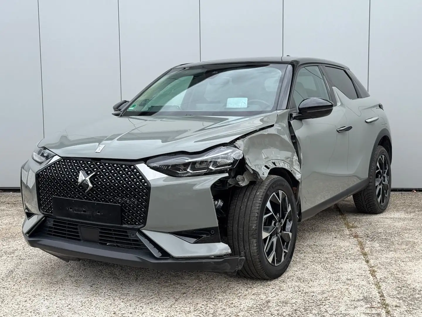 DS Automobiles DS 3 Rivoli *LED*NAVI*FOCAL*KEYLESS*HEAD UP*KAMER Grau - 2