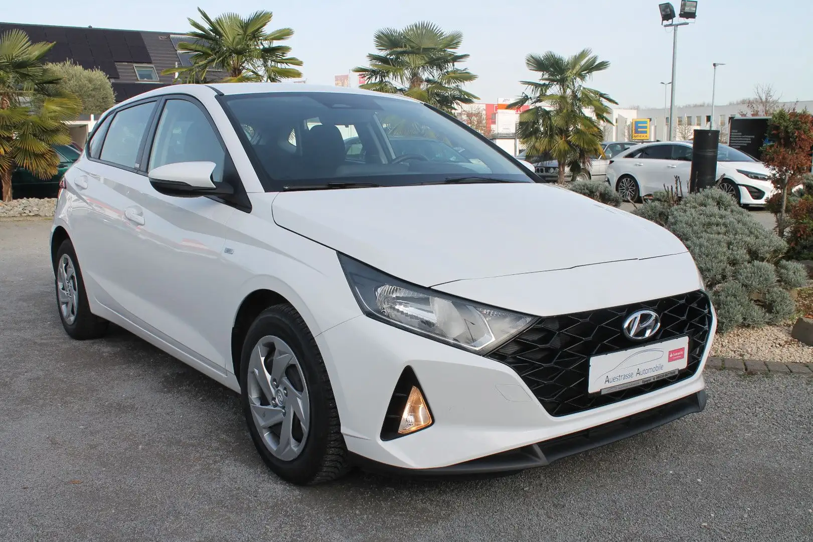 Hyundai i20 DCT, SHZ, PDC, Tempomat, Klima Weiß - 1