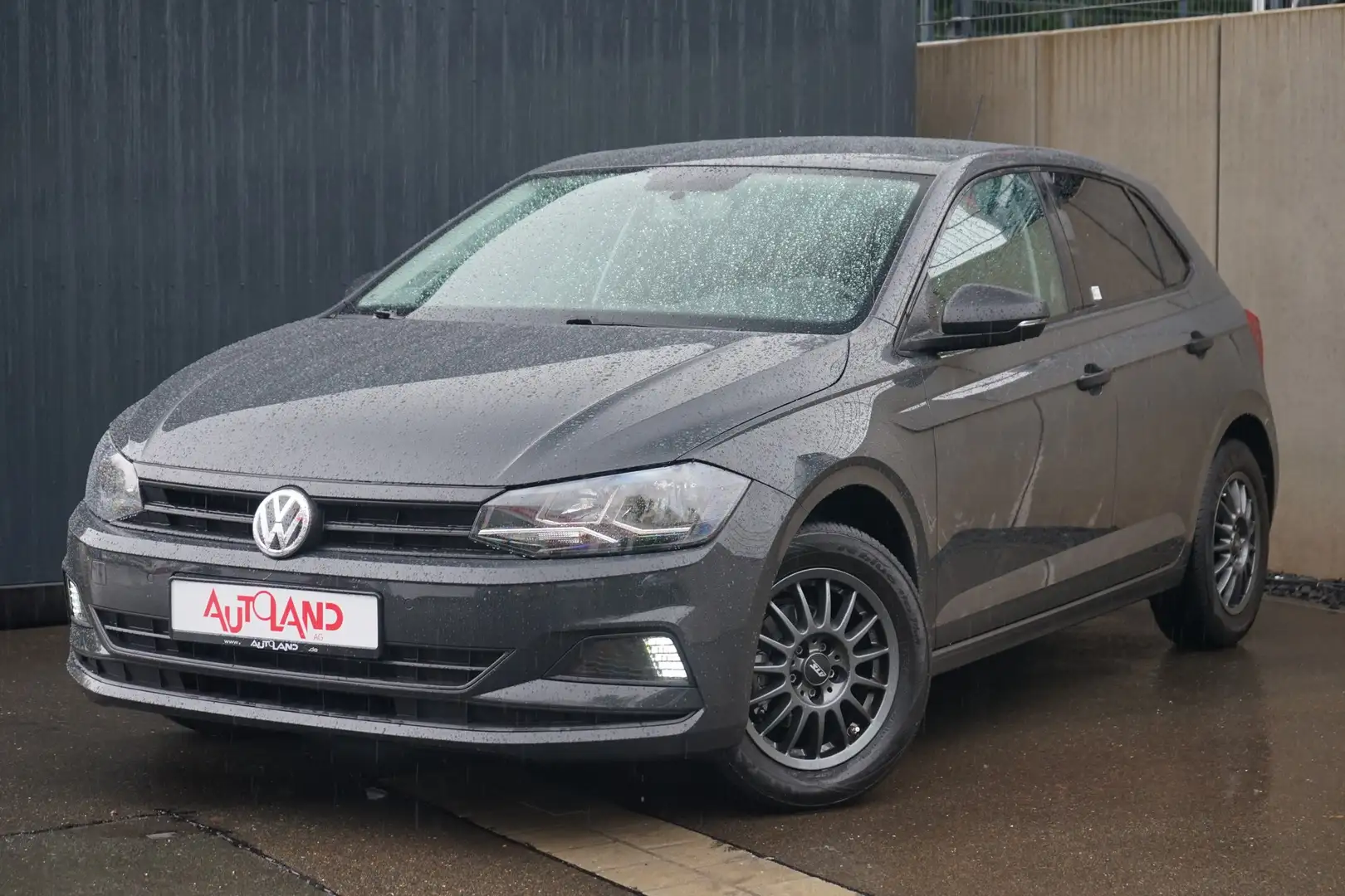 Volkswagen Polo 1.0 Trendline Klima Navi Sitzheizung PDC Grau - 2