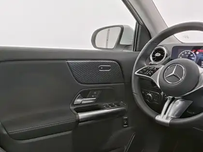 Annonce voiture d'occasion Mercedes-Benz GLA 180 - CARADIZE