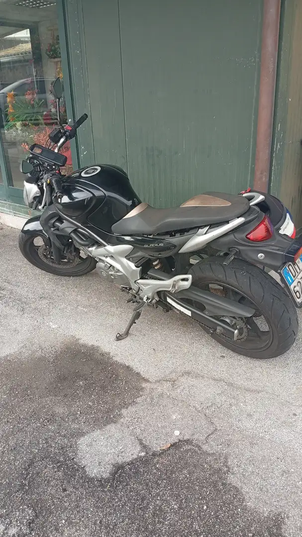 Suzuki Gladius 650 Fekete - 1