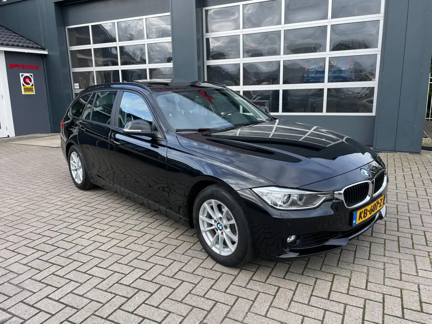 BMW 320 3-serie Touring 320i High Executive Sport / Pano / Zwart - 2