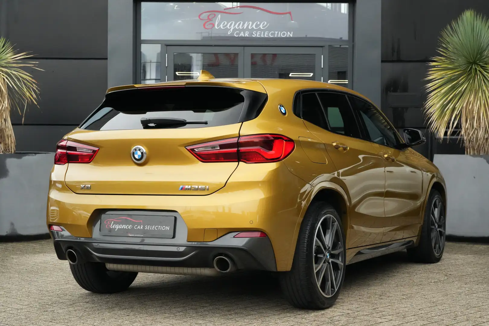 BMW X2 M35i High Executive Edition 306pk Panoramadak/Stoe Goud - 2