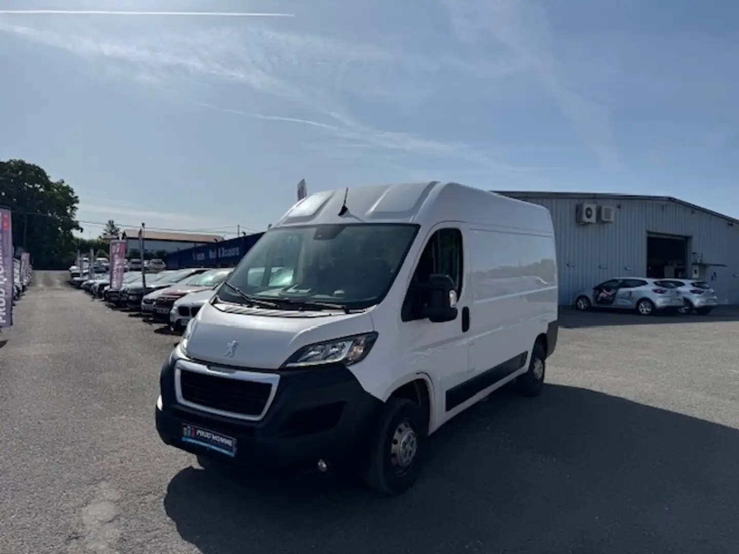 Peugeot Boxer 335 L2H2 140CH BLUEHDI S\u0026S ASPHALT  CAISSE IS Blanc - 1