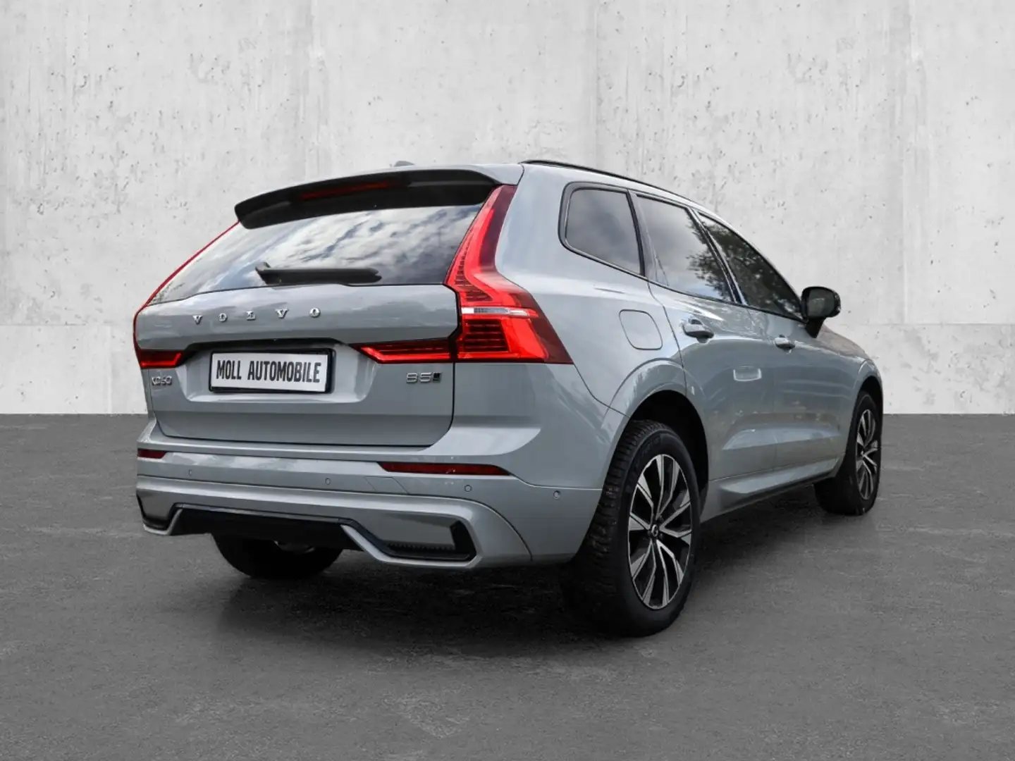 Volvo XC60 Plus Dark AWD B5 Benzin EU6d Allrad Leder digitale Grau - 2