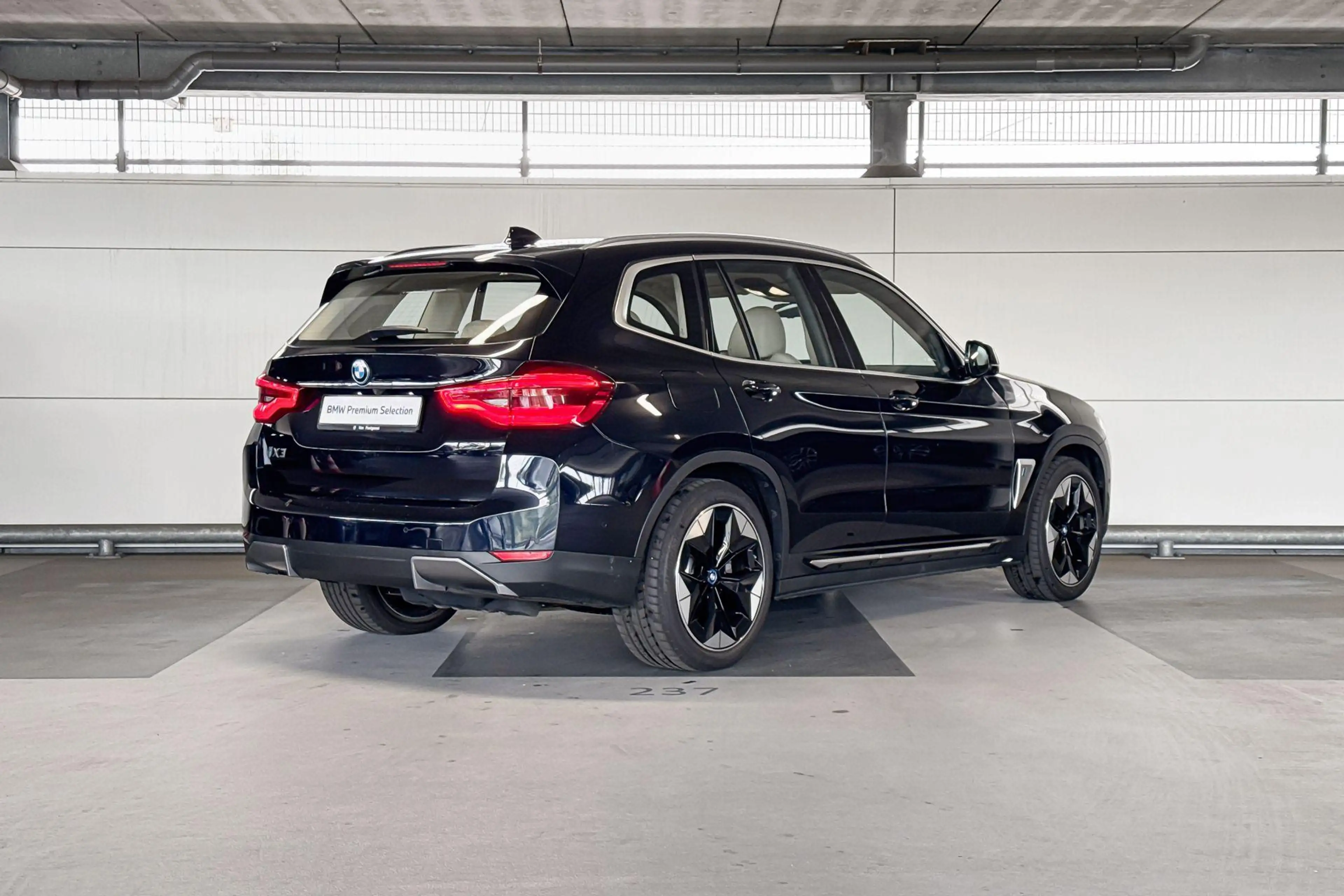 BMW iX3 High Executive 80 kWh — photo 6