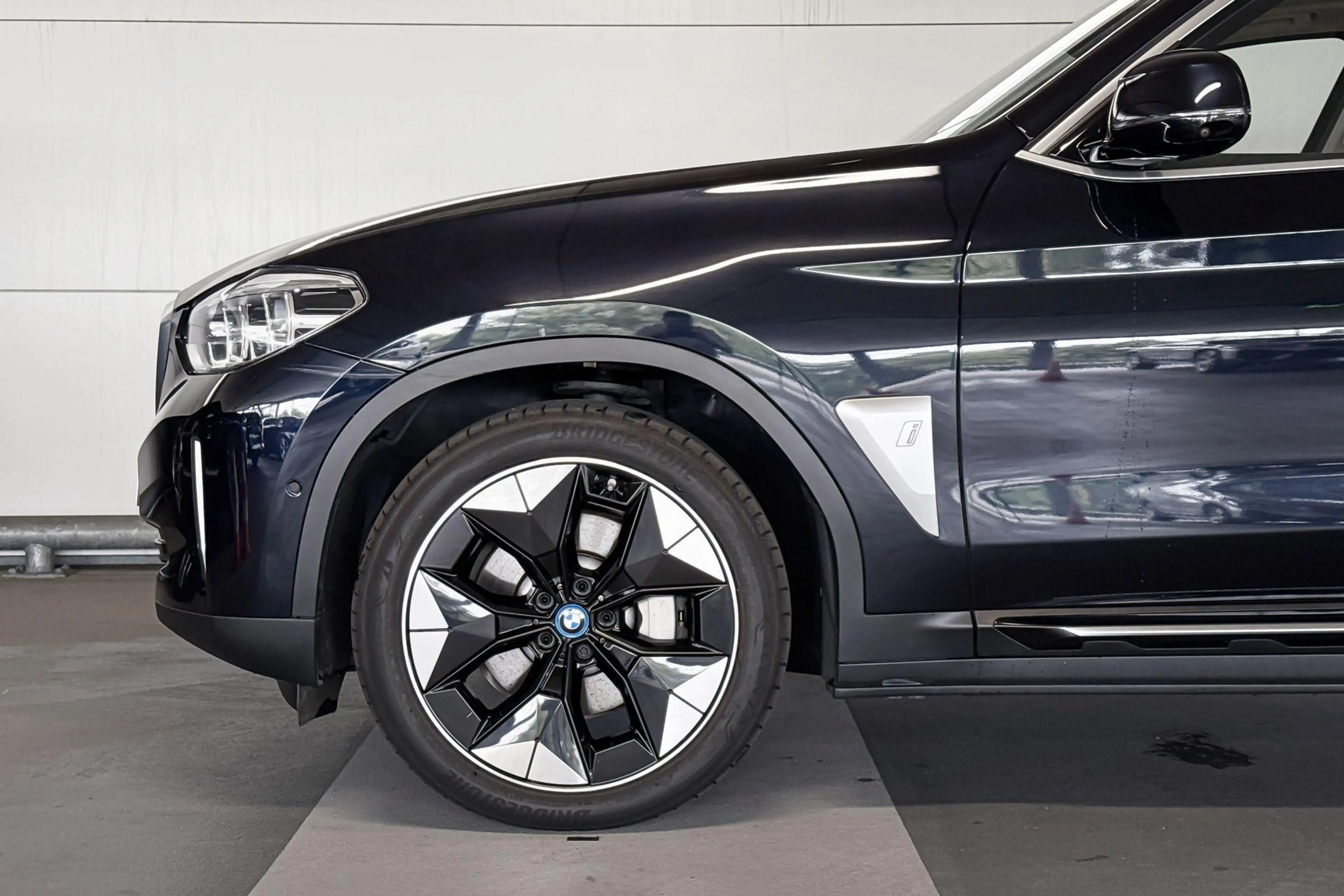 BMW iX3 High Executive 80 kWh — photo 4