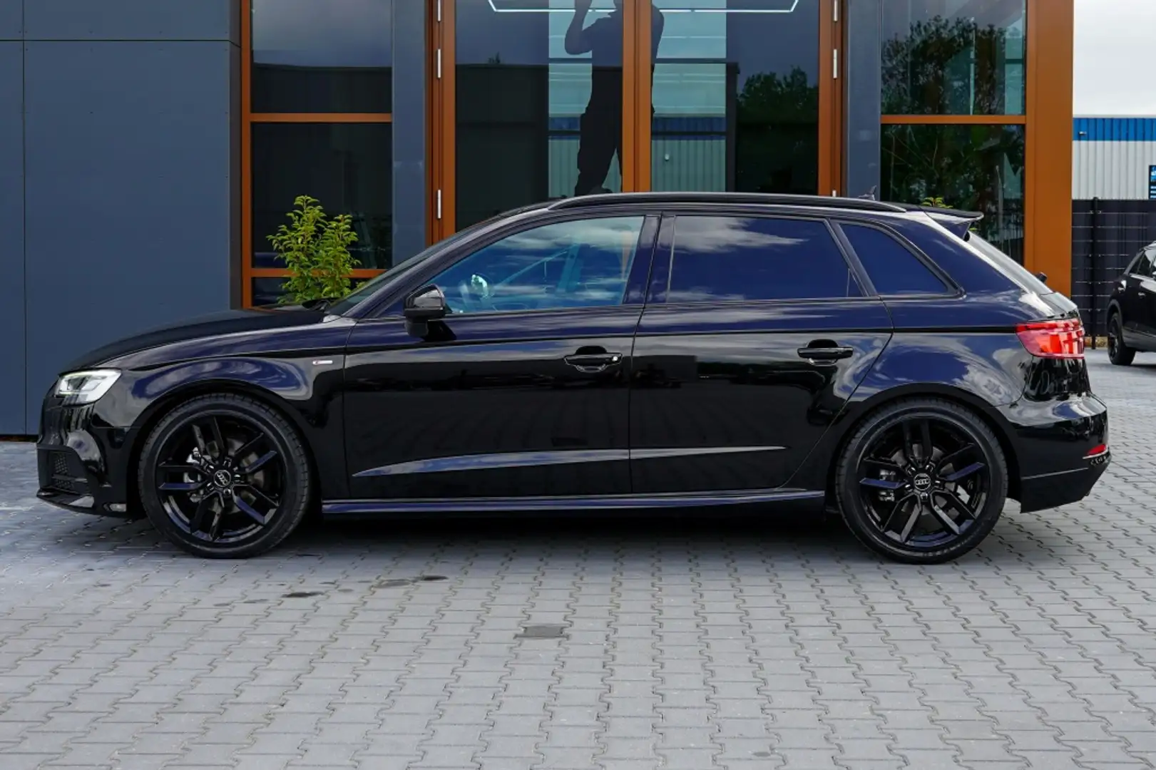 Audi A3 Sportback 35 TFSI CoD Adv Sp | 3X S-Line | Led | C Zwart - 2