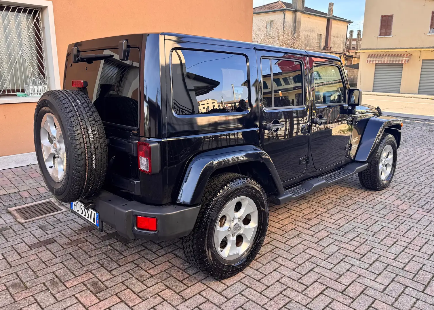 Jeep Wrangler Wrangler Unlimited 2.8 crd Sahara auto E5+ Schwarz - 2