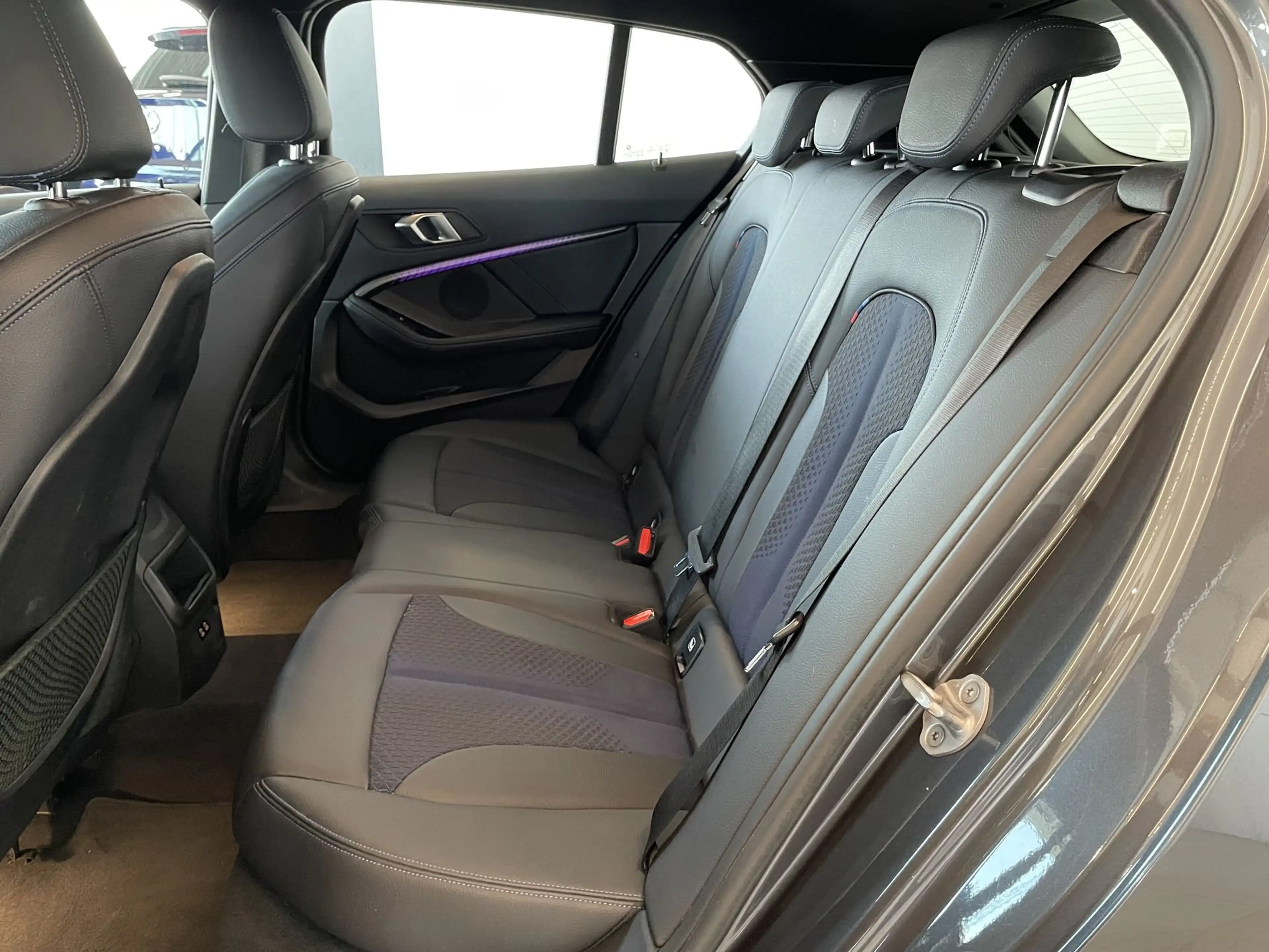 BMW 1er M Coupé M-Pack // Navi - Carplay - Airco — photo 11