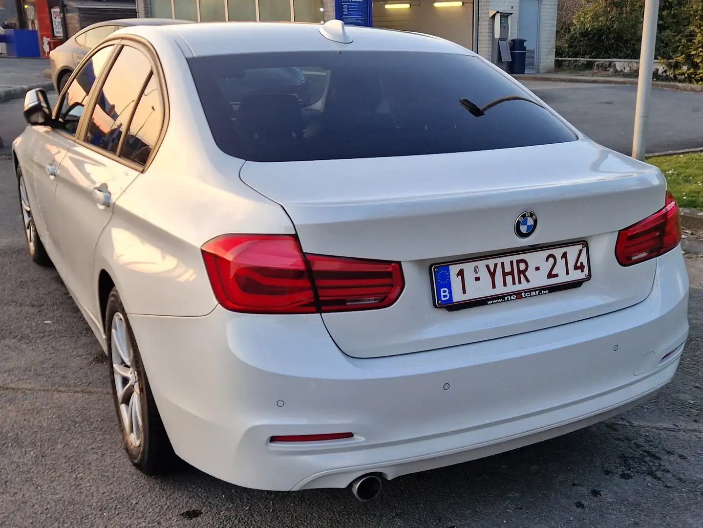 BMW 318 BMW Serie 3 F30 Facelift Blanc - 2