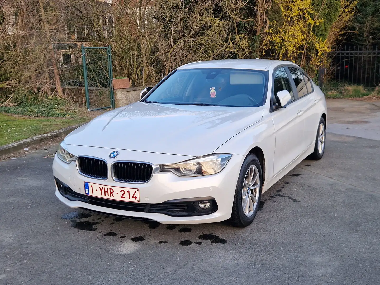 BMW 318 BMW Serie 3 F30 Facelift Blanc - 1