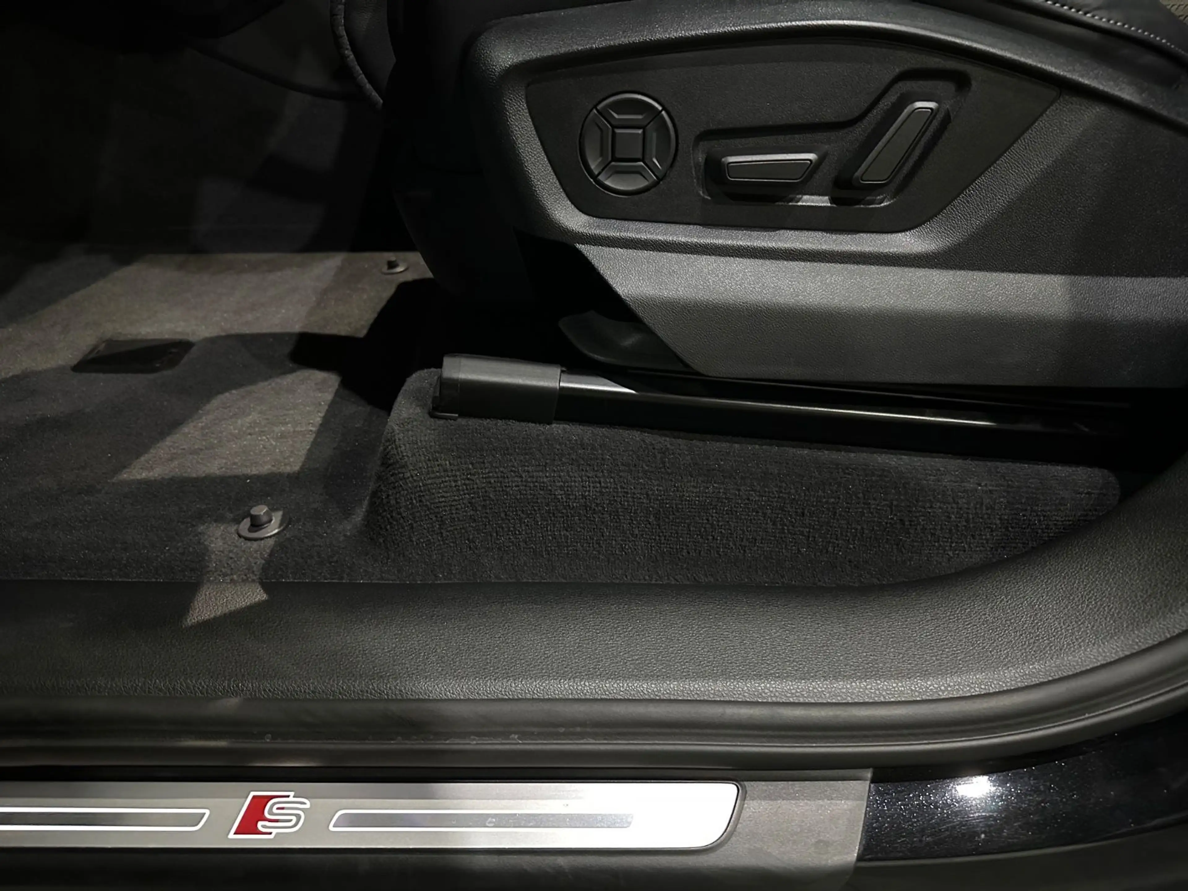 Audi SQ7 quattro /Soft-Close /Panorama /B&O /ACC /1HA — photo 11