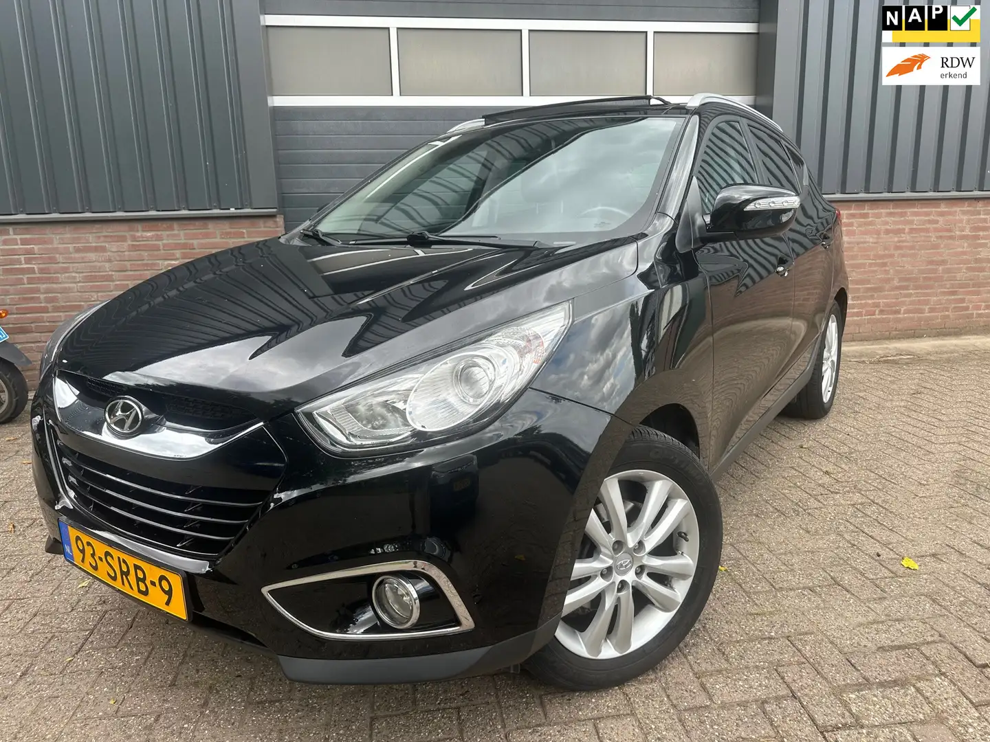 Hyundai iX35 2.0i i-Catcher Apple Carplay Panoramadak Clima Zwart - 1