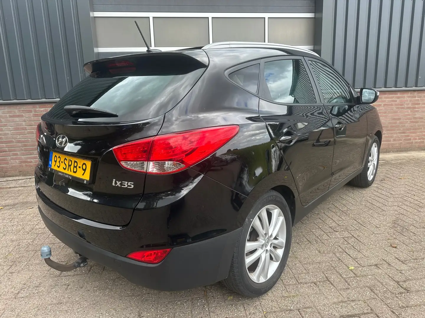 Hyundai iX35 2.0i i-Catcher Apple Carplay Panoramadak Clima Zwart - 2