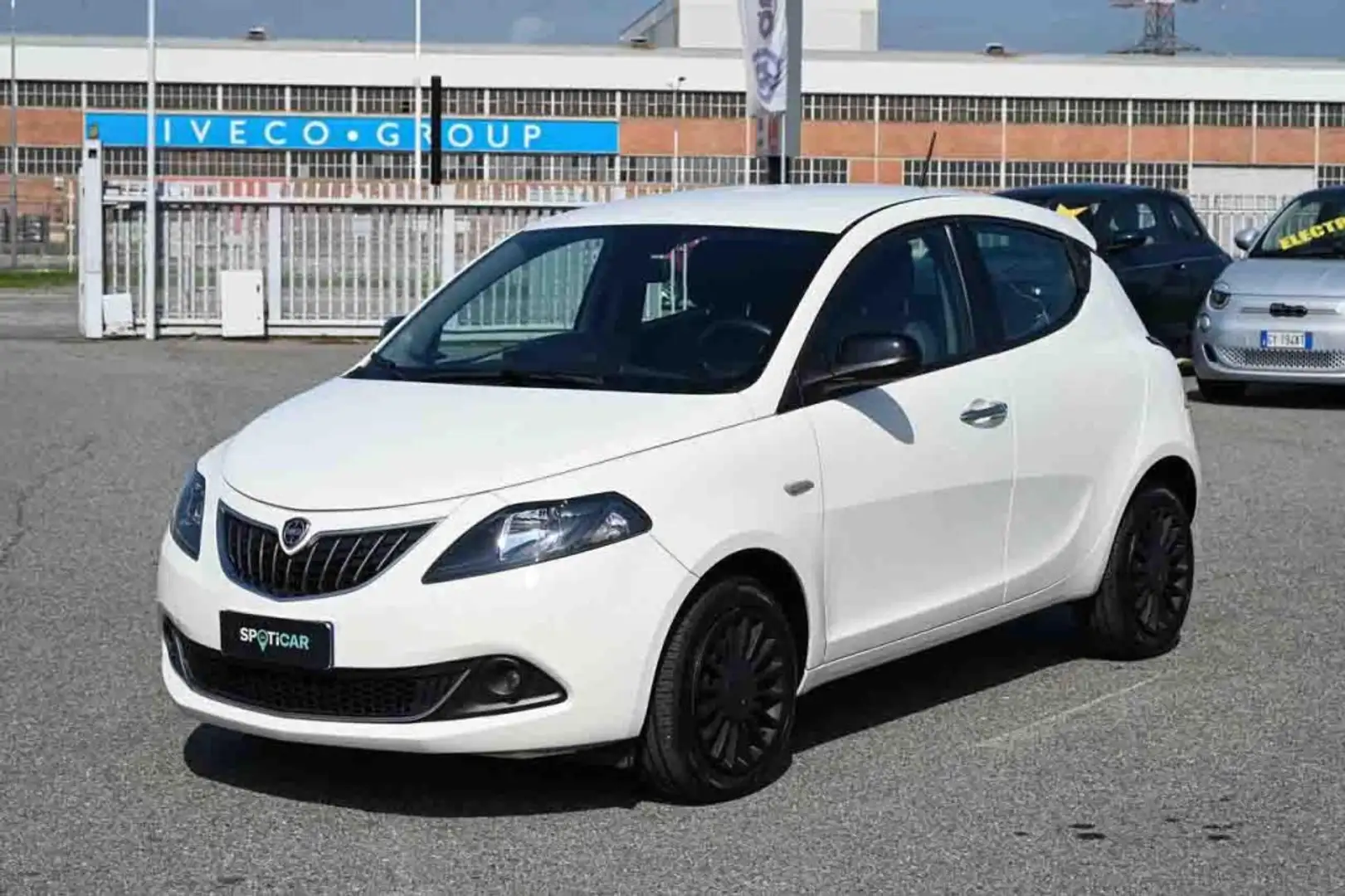 Lancia Ypsilon 1.0 FireFly 5 porte S&S Hybrid Silver Weiß - 1