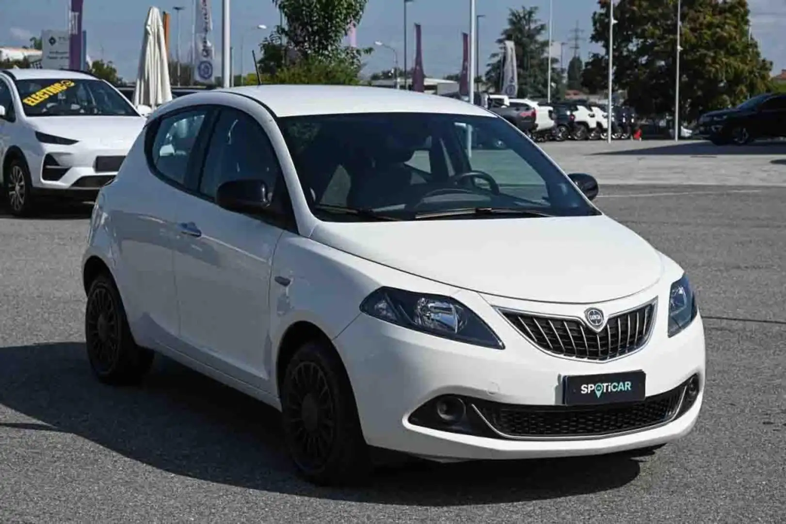 Lancia Ypsilon 1.0 FireFly 5 porte S&S Hybrid Silver Weiß - 2