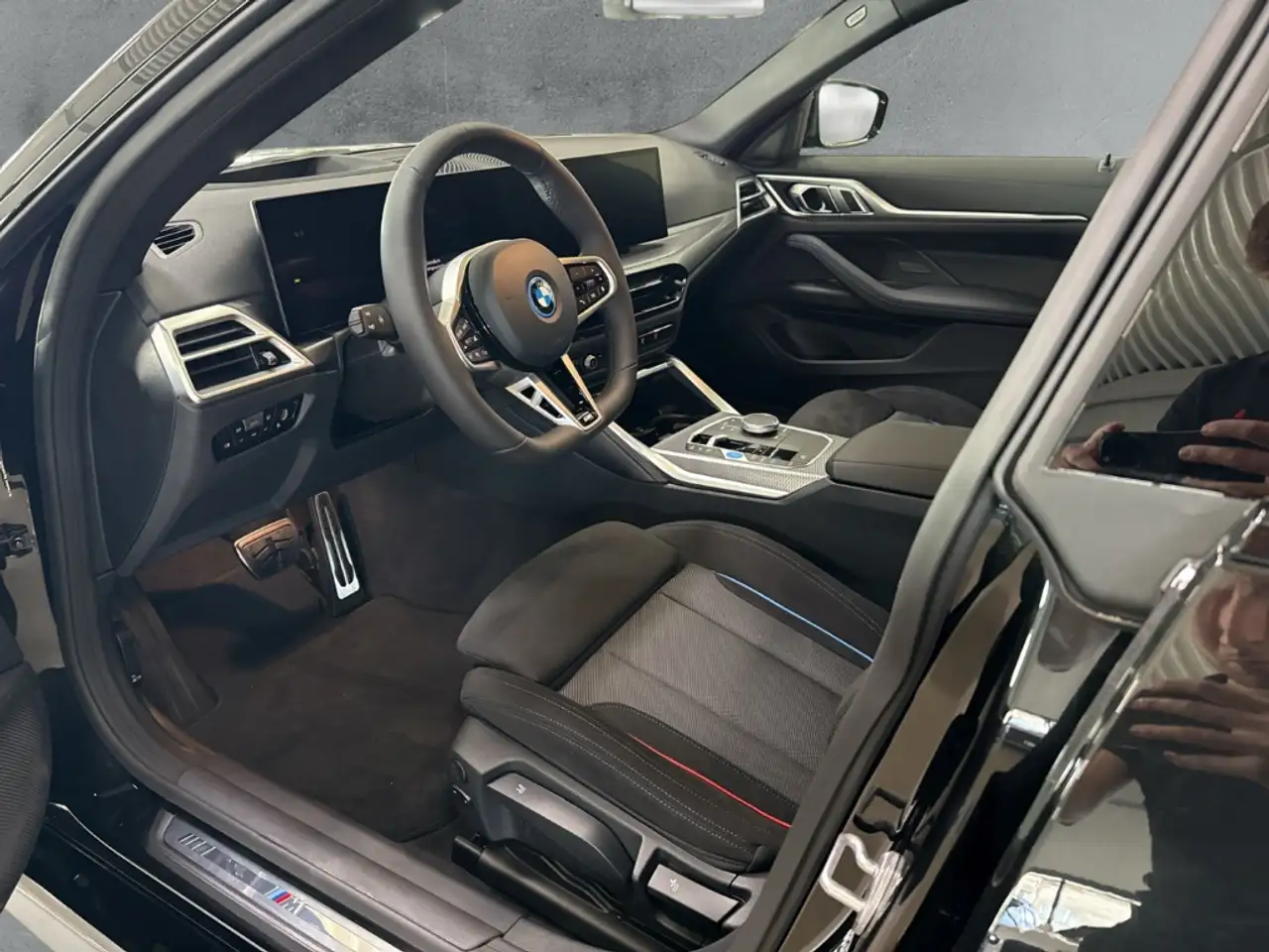 BMW i4 eDrive35 M Sport Pro LMR 19'' Park-Assistent Navi 8