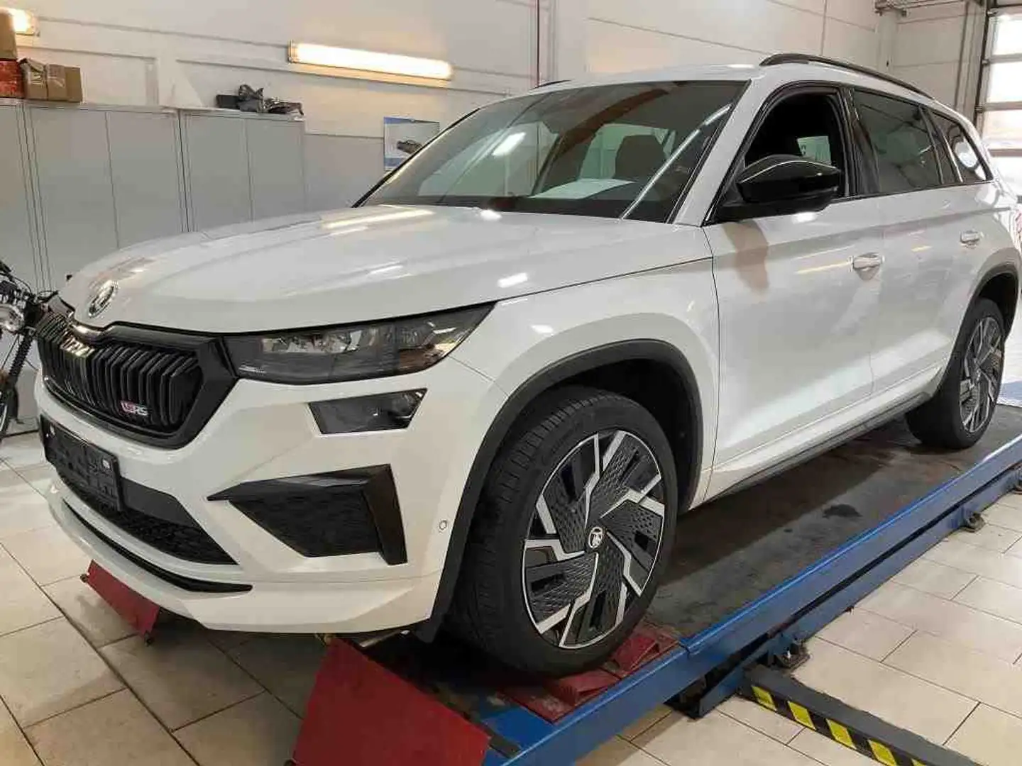 Skoda Kodiaq RS TSi DSG 4M Matrix/Pano/CarPlay/ACC/AHK Weiß - 2