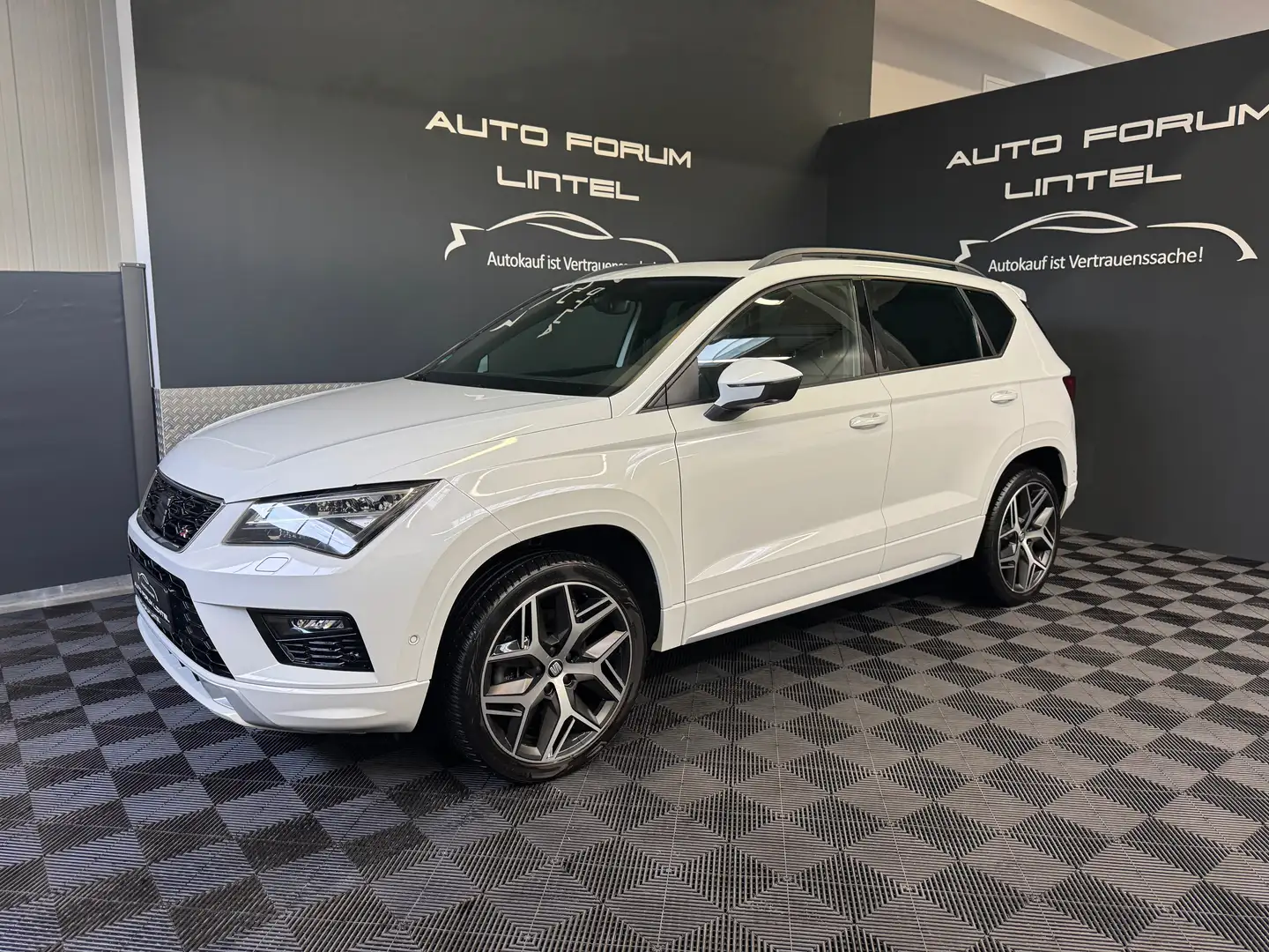 SEAT Ateca FR 1.5 TSI-PANO-LED-ALLWETTER-NAVI-BEATS-2.HAND- Weiß - 2
