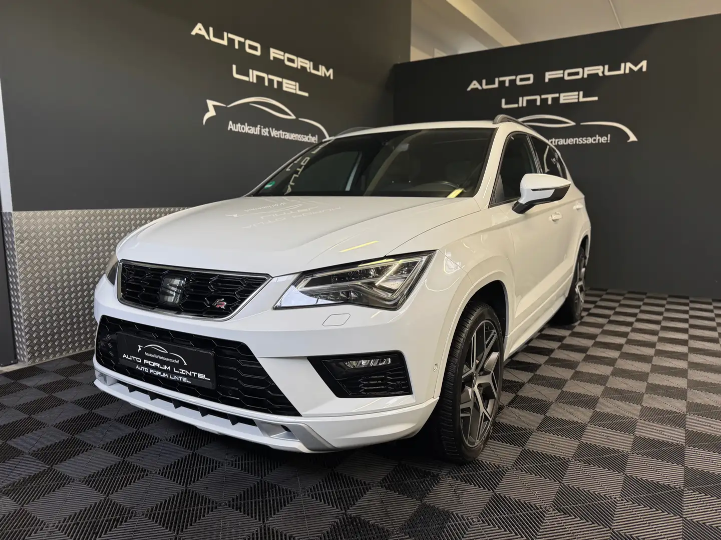 SEAT Ateca FR 1.5 TSI-PANO-LED-ALLWETTER-NAVI-BEATS-2.HAND- Weiß - 1