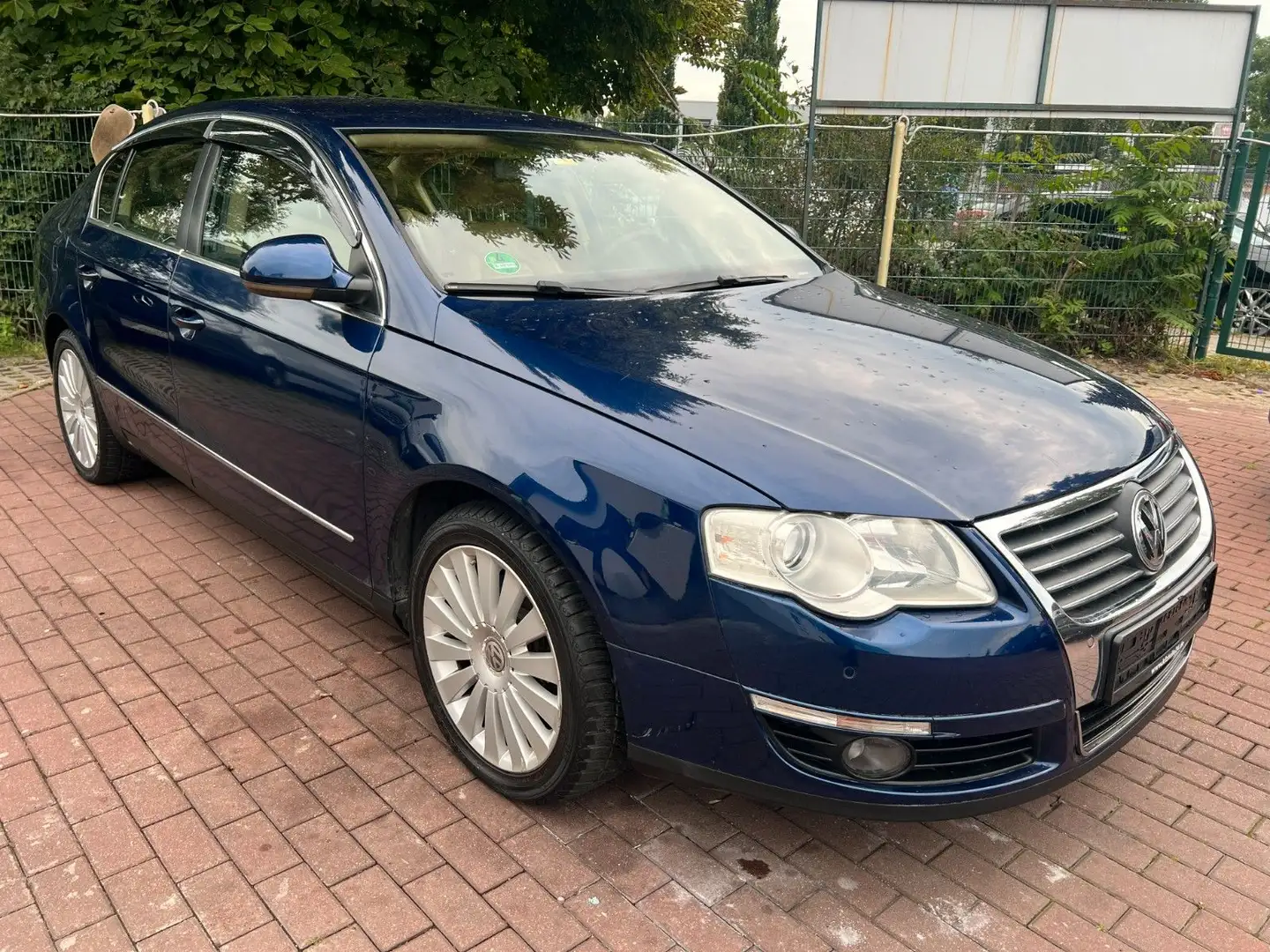 Volkswagen Passat Lim. Highline*KLIMA*NAVIGATION*SHZ* Blau - 1