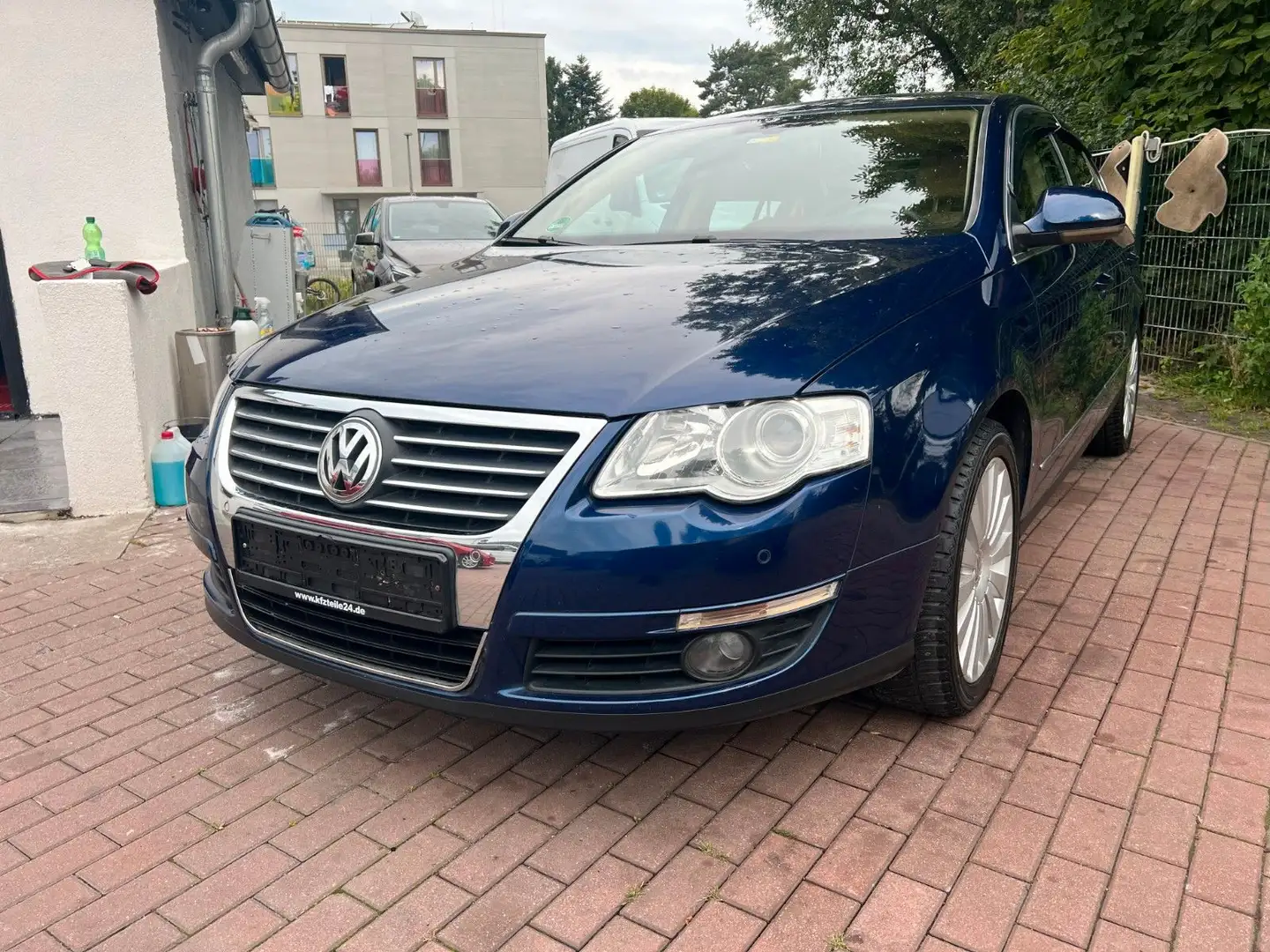 Volkswagen Passat Lim. Highline*KLIMA*NAVIGATION*SHZ* Blau - 2