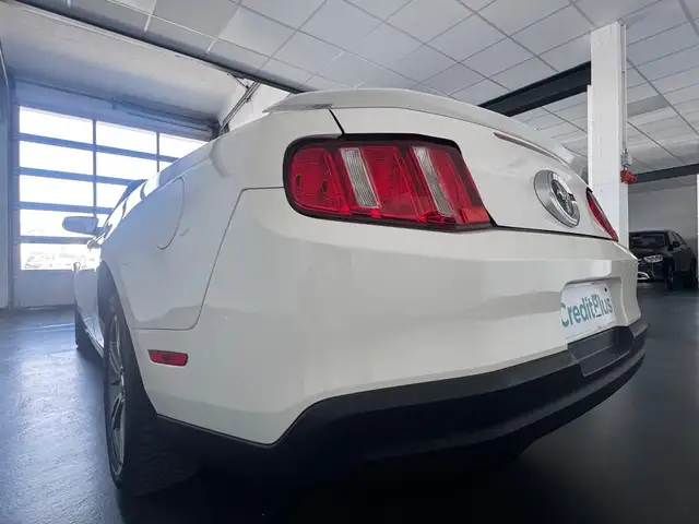 Ford Mustang view 13