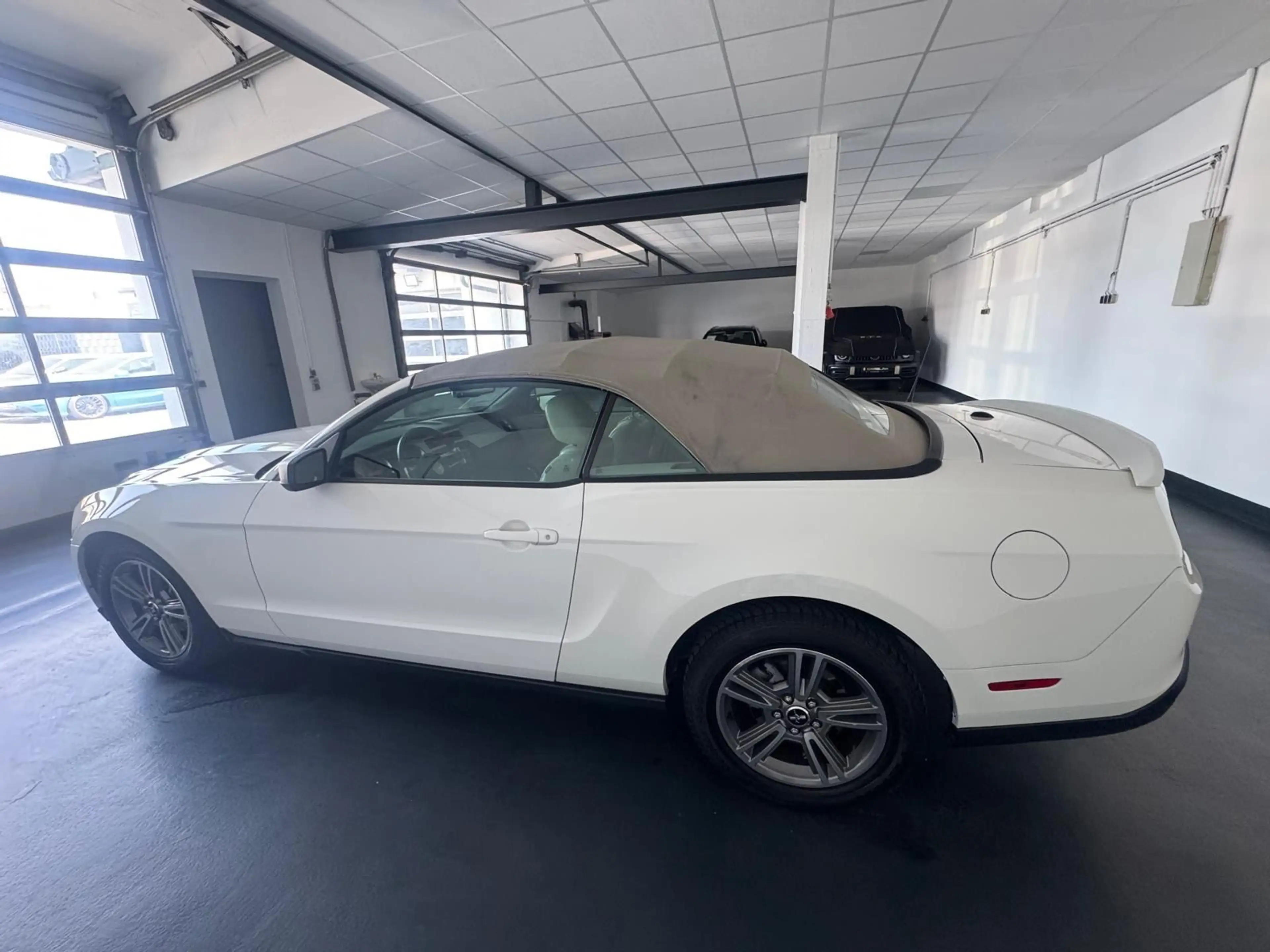 Ford Mustang CABRIO "V6+VOLLLEDER+SPORTPAKET" — photo 15
