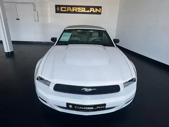 Ford Mustang view 5