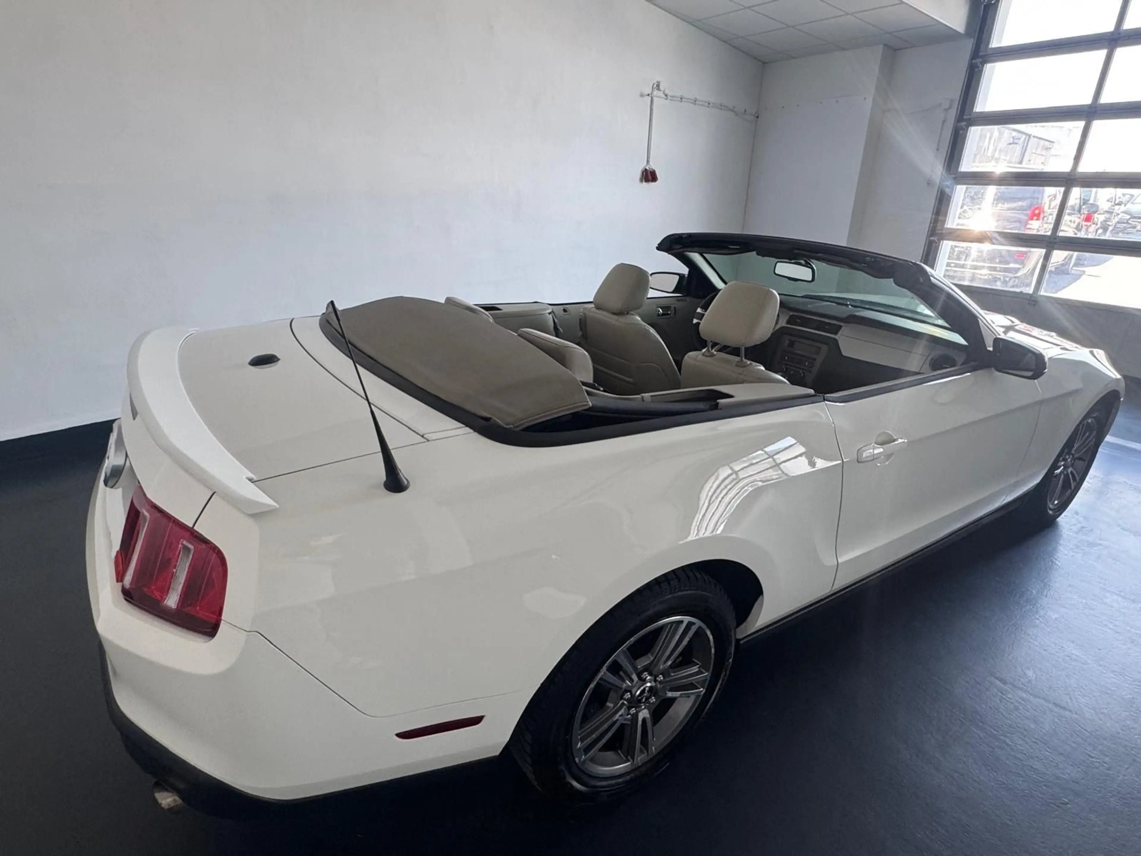 Ford Mustang CABRIO "V6+VOLLLEDER+SPORTPAKET" — photo 11