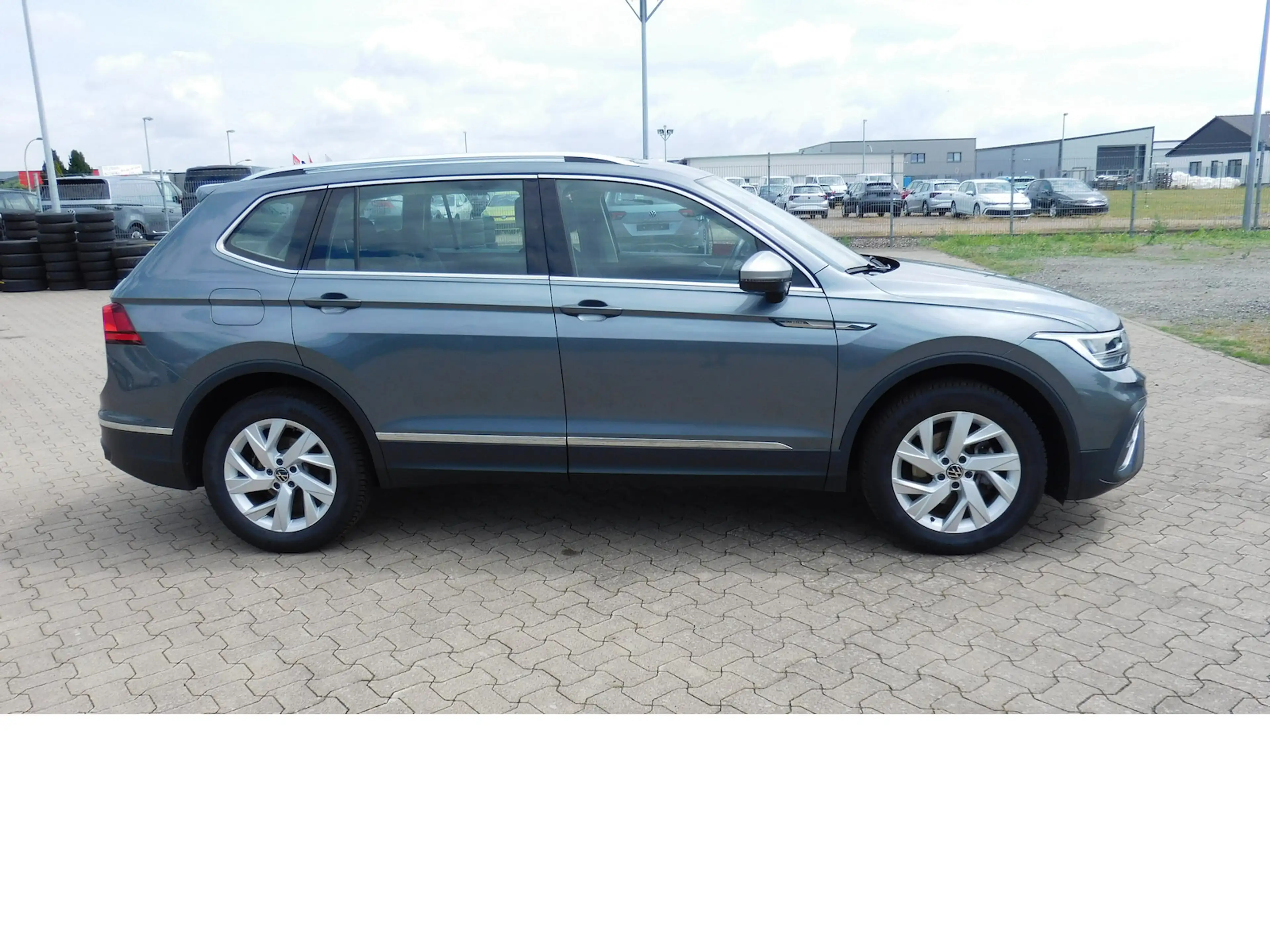 Volkswagen Tiguan Allspace 1.5 TSI Life 7 Sitze Navi DSG — photo 2