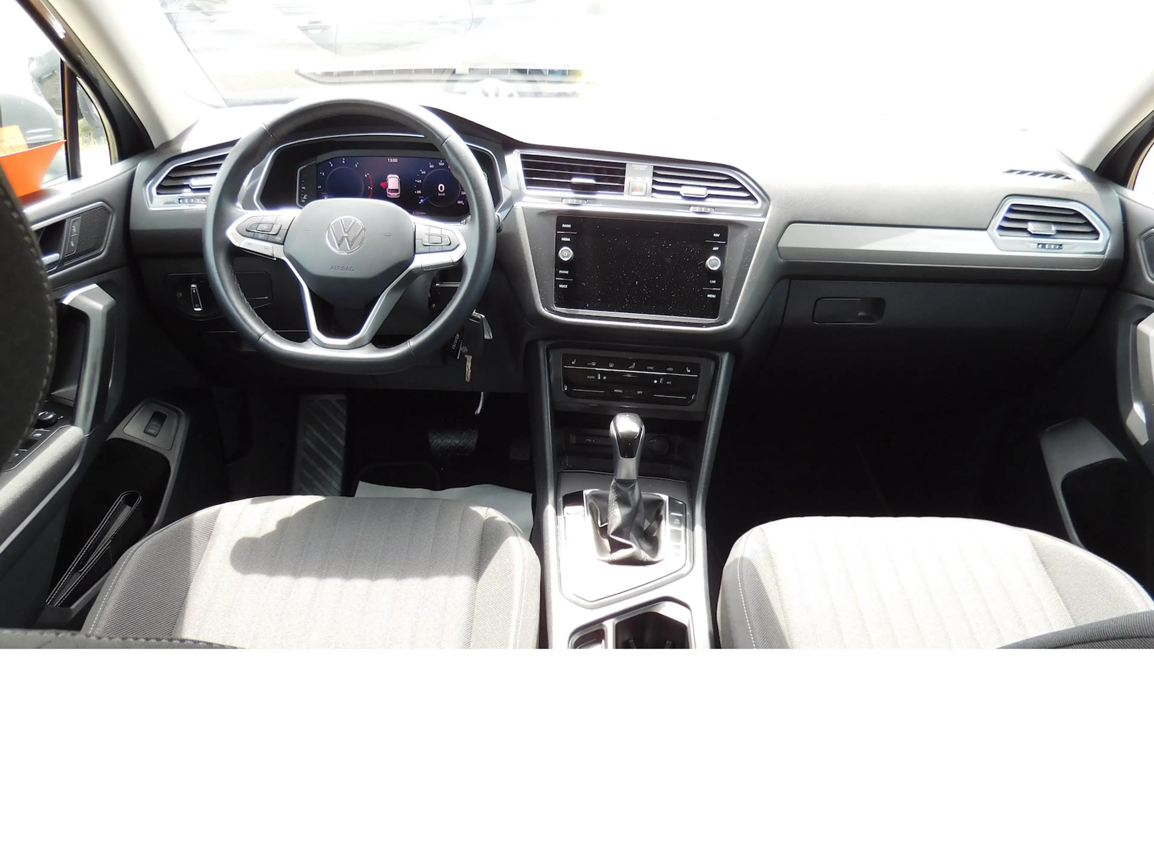 Volkswagen Tiguan Allspace 1.5 TSI Life 7 Sitze Navi DSG — photo 9