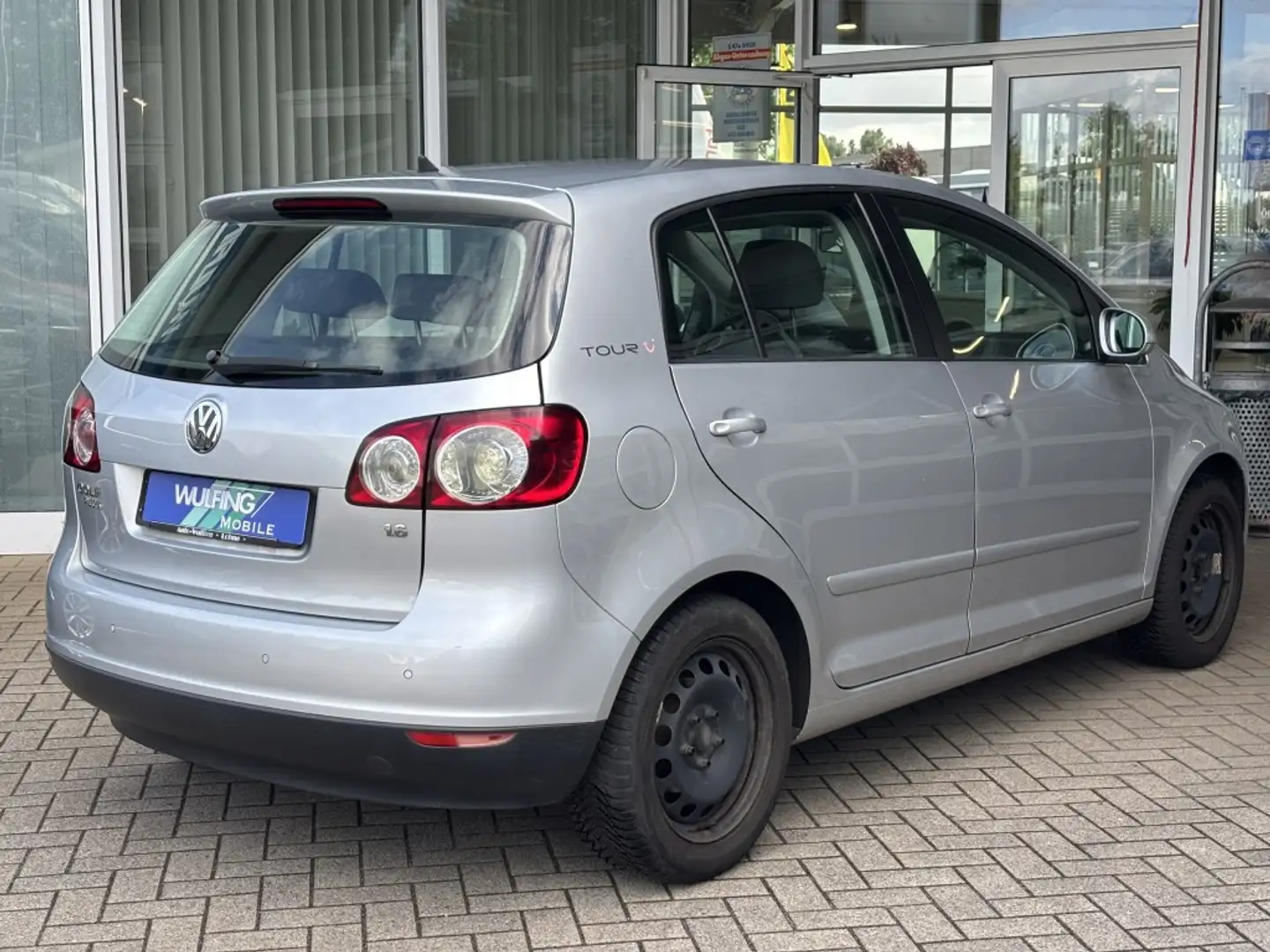 Volkswagen Golf Plus 1.6 FSI Tour SHZ Tempomat Klimaanlage Срібний - 2