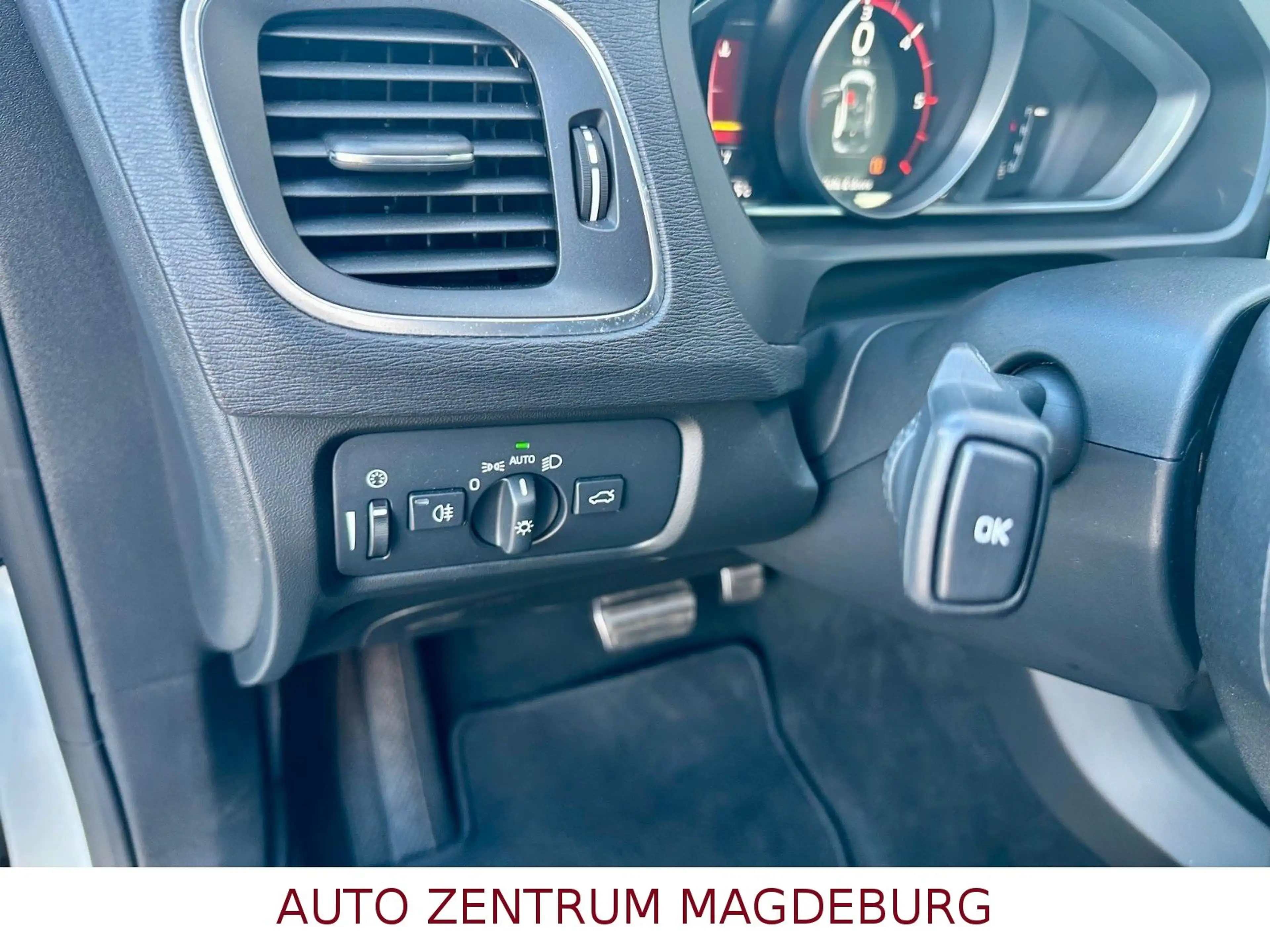 Volvo V40 Momentum *NAVI*KAMERA*LED*TOTEWINKEL*SPURH* — photo 15