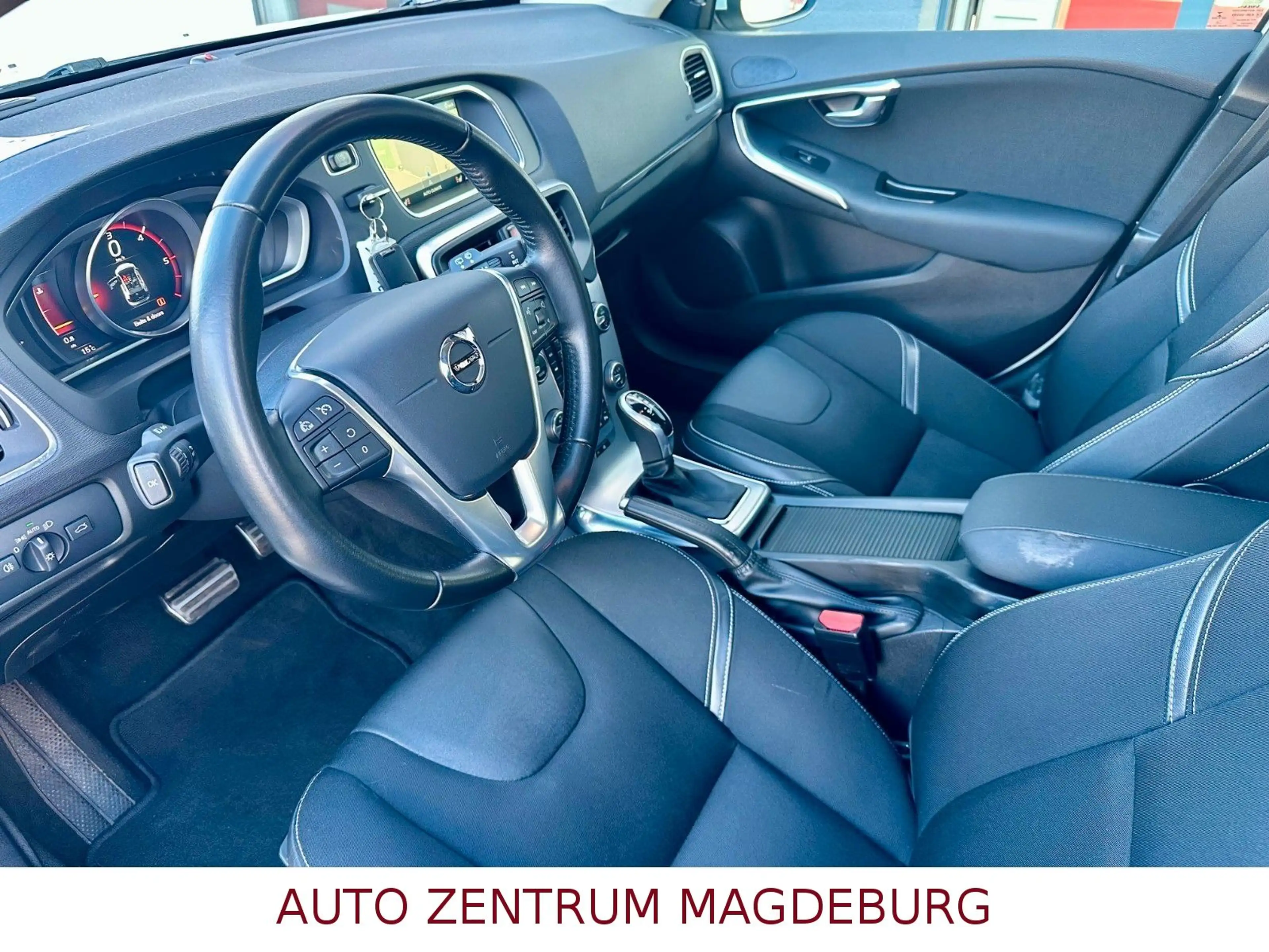 Volvo V40 Momentum *NAVI*KAMERA*LED*TOTEWINKEL*SPURH* — photo 13