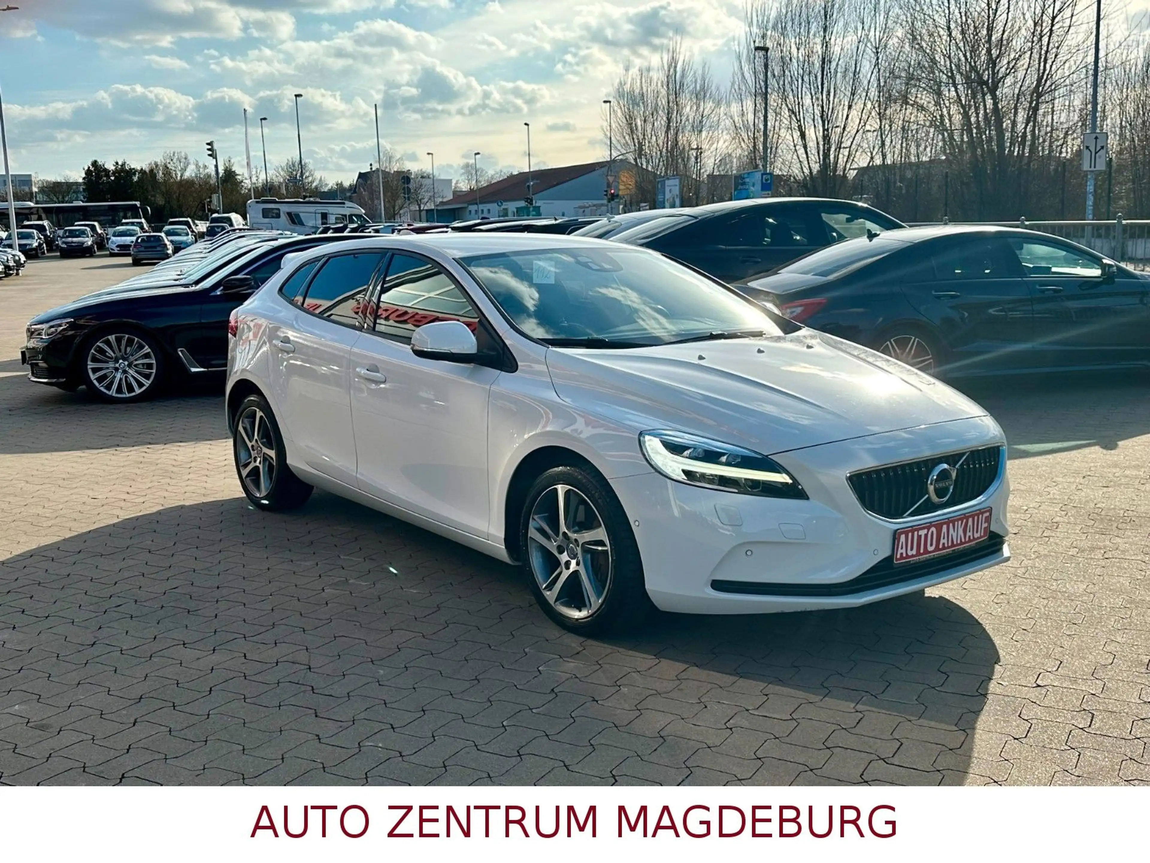 Volvo V40 Momentum *NAVI*KAMERA*LED*TOTEWINKEL*SPURH* — photo 4