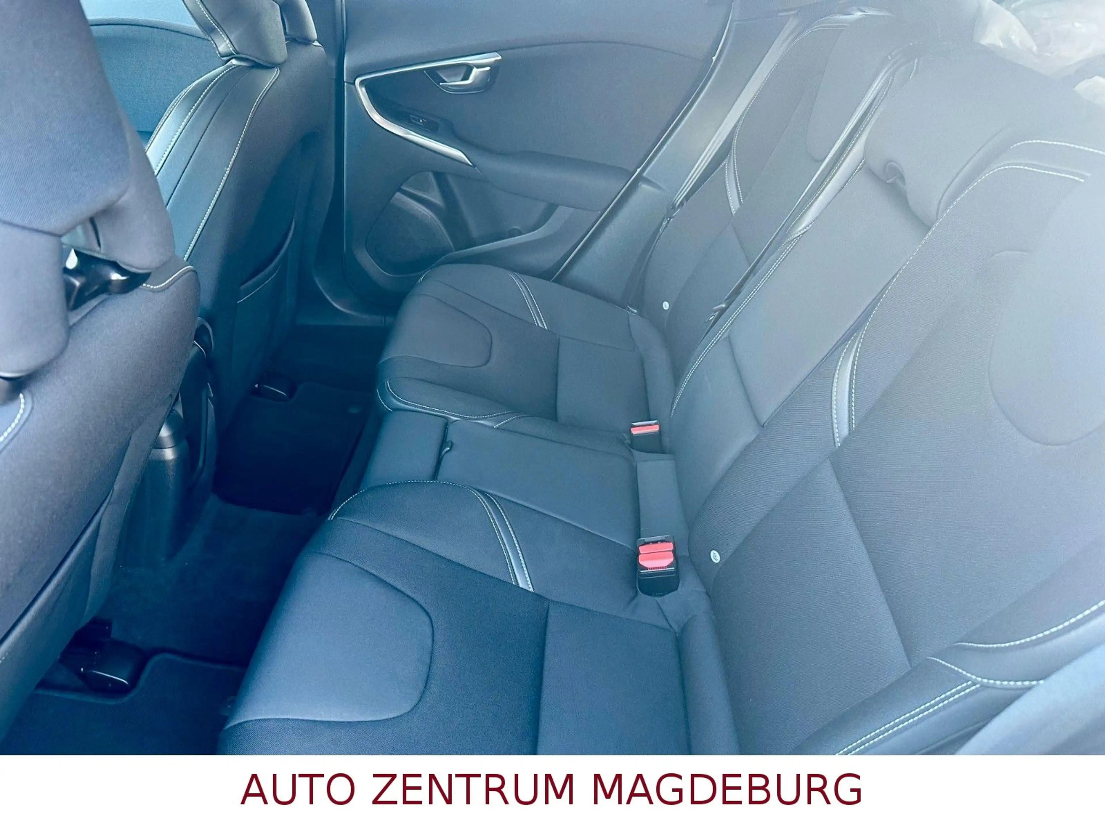 Volvo V40 Momentum *NAVI*KAMERA*LED*TOTEWINKEL*SPURH* — photo 12