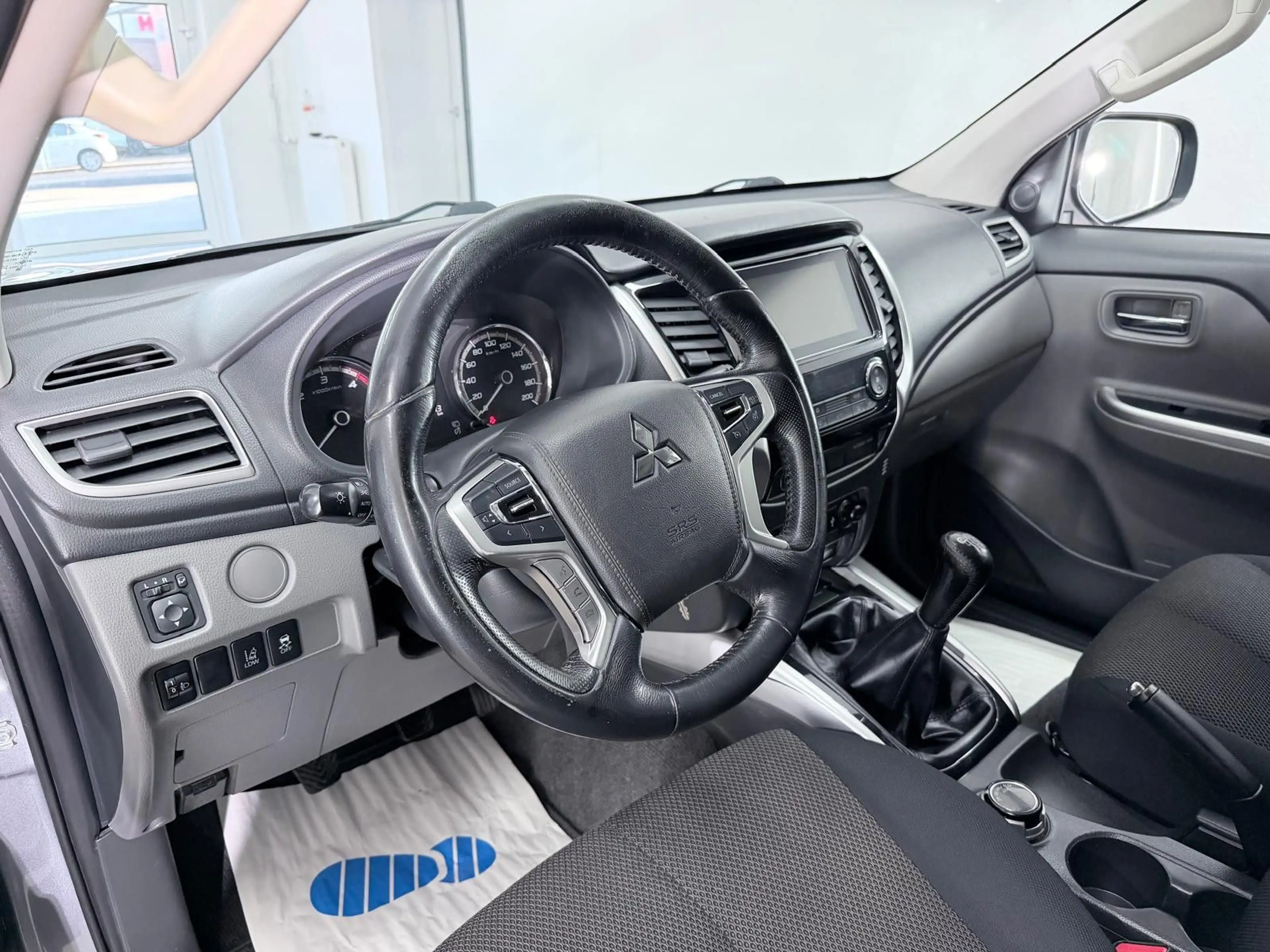 Mitsubishi L200 Doppelkabine 4WD*NAV*PDC*TÜV NEU* — photo 14