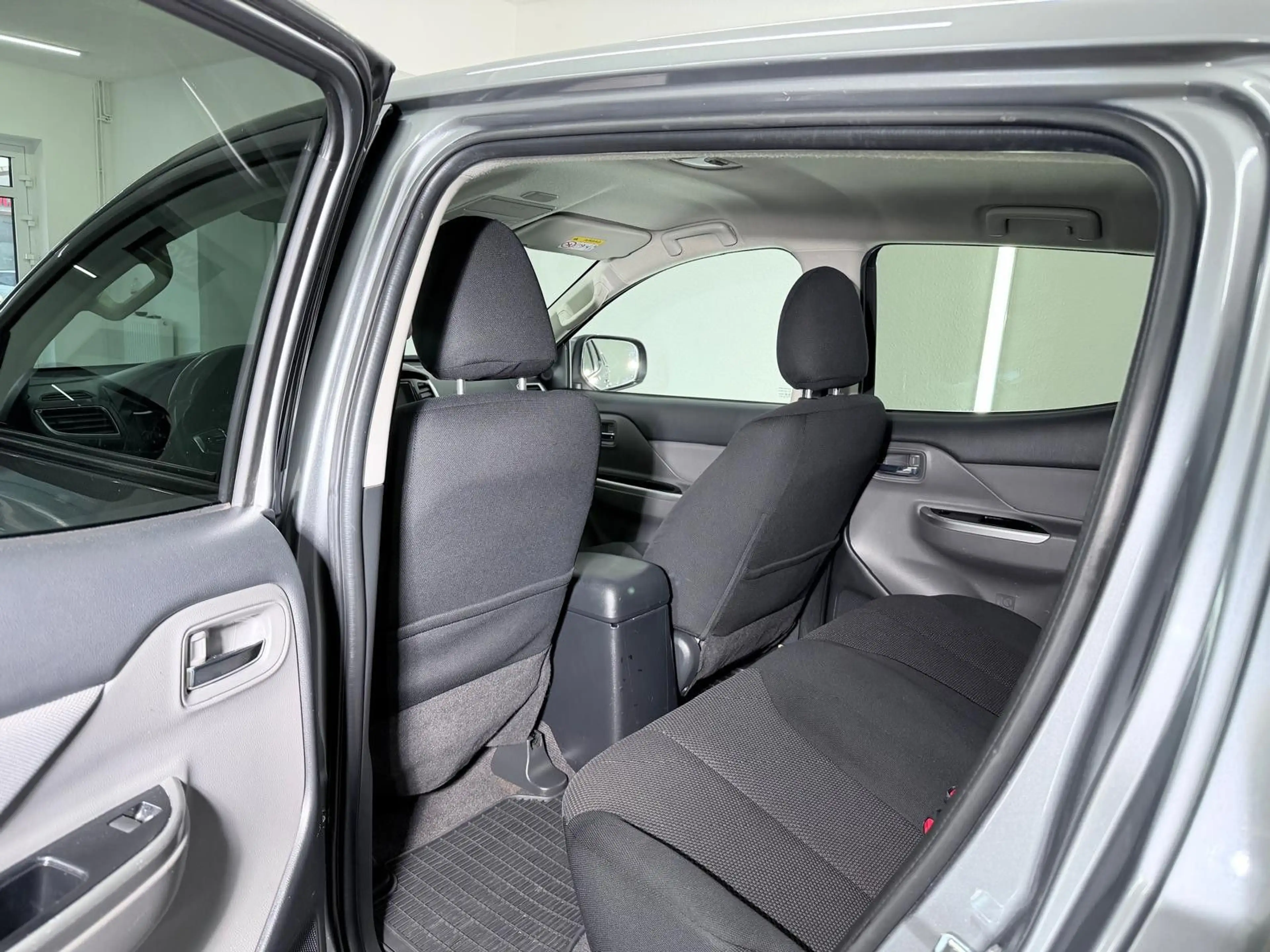 Mitsubishi L200 Doppelkabine 4WD*NAV*PDC*TÜV NEU* — photo 11