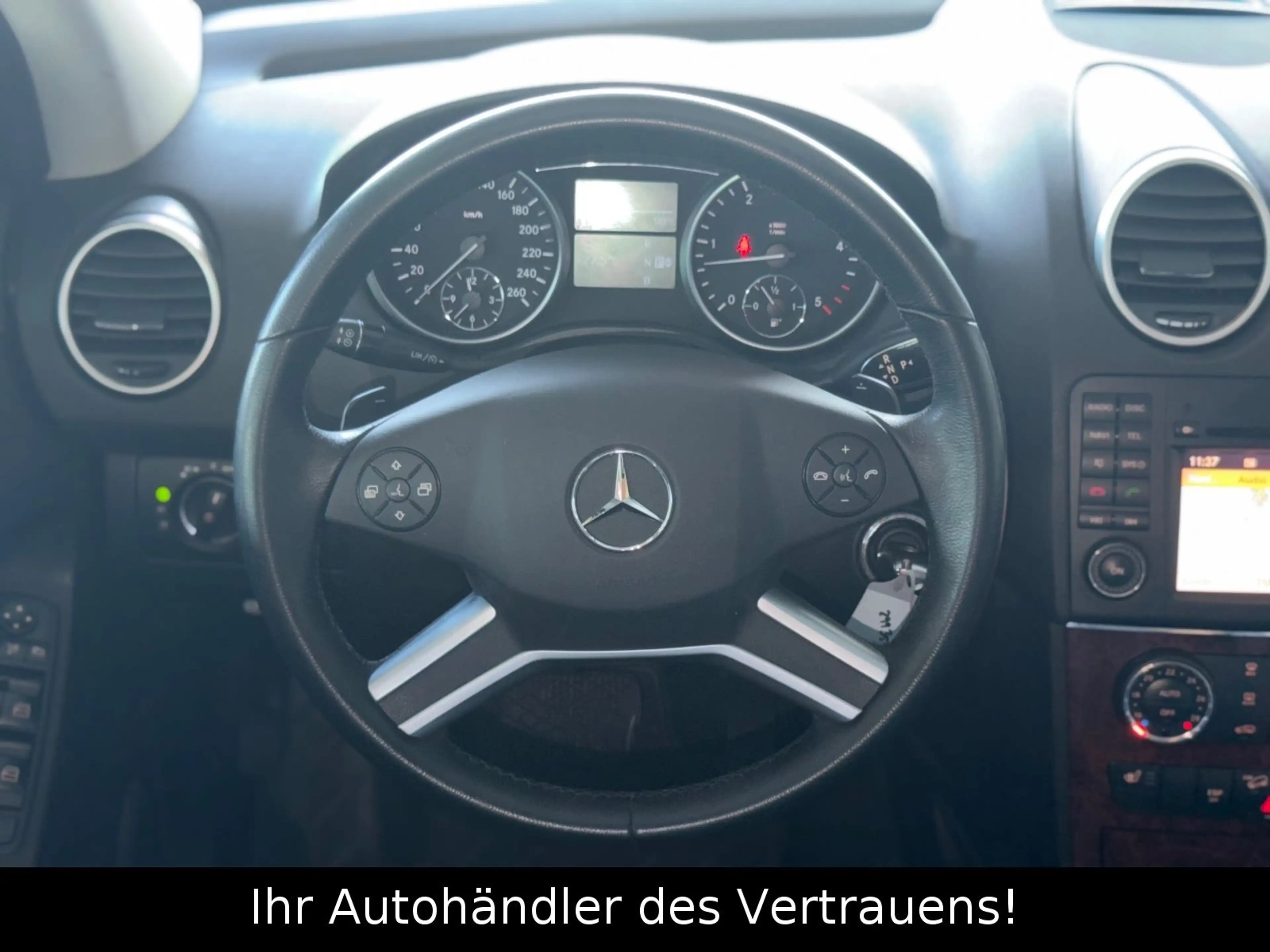 Mercedes-Benz ML 300 CDI*AHK 3,5t*PDC*Tempomat*Voll Leder — photo 11