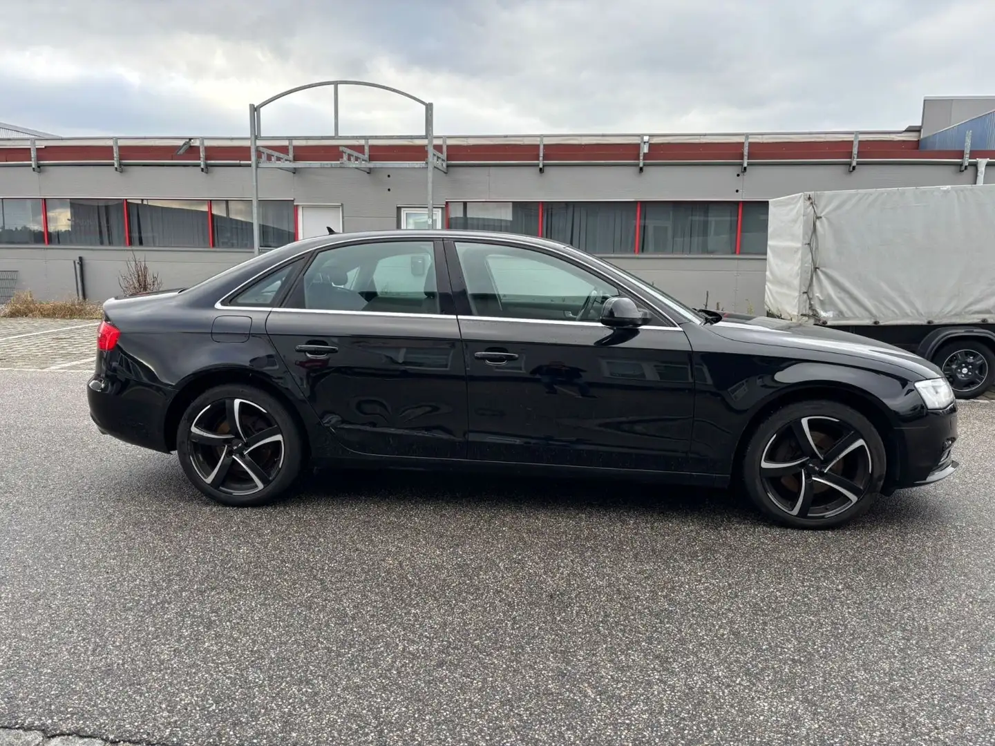 Audi A4 Lim. Ambiente quattro Negro - 2