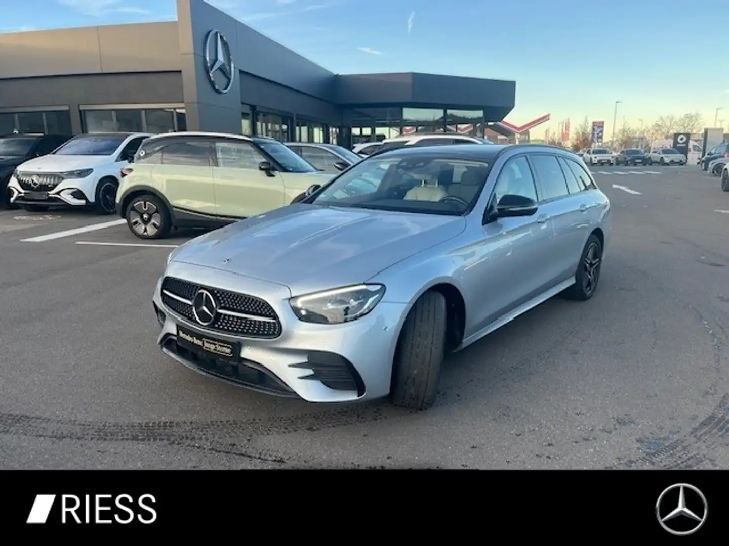Mercedes-Benz E 300 de 4MATIC T-Modell ACC AHK AUT Bel.Sitz LM Silber - 1