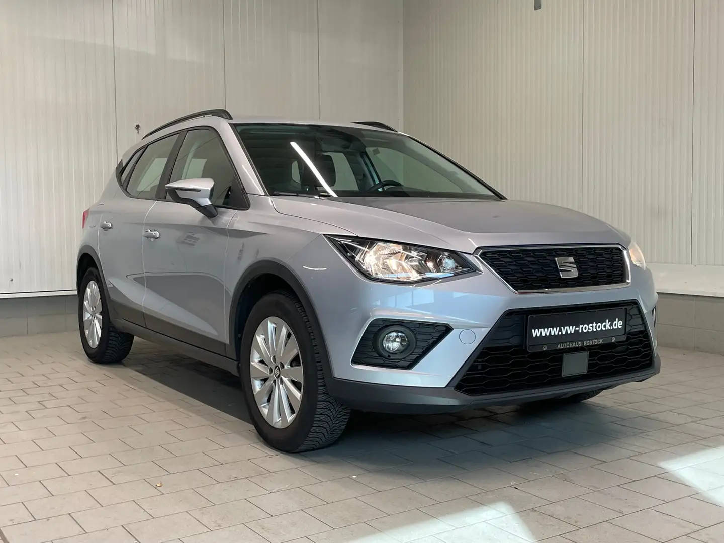 SEAT Arona Style 1.0 TSI NAVI KLIMA DAB+ APP-CONNECT Silber - 2