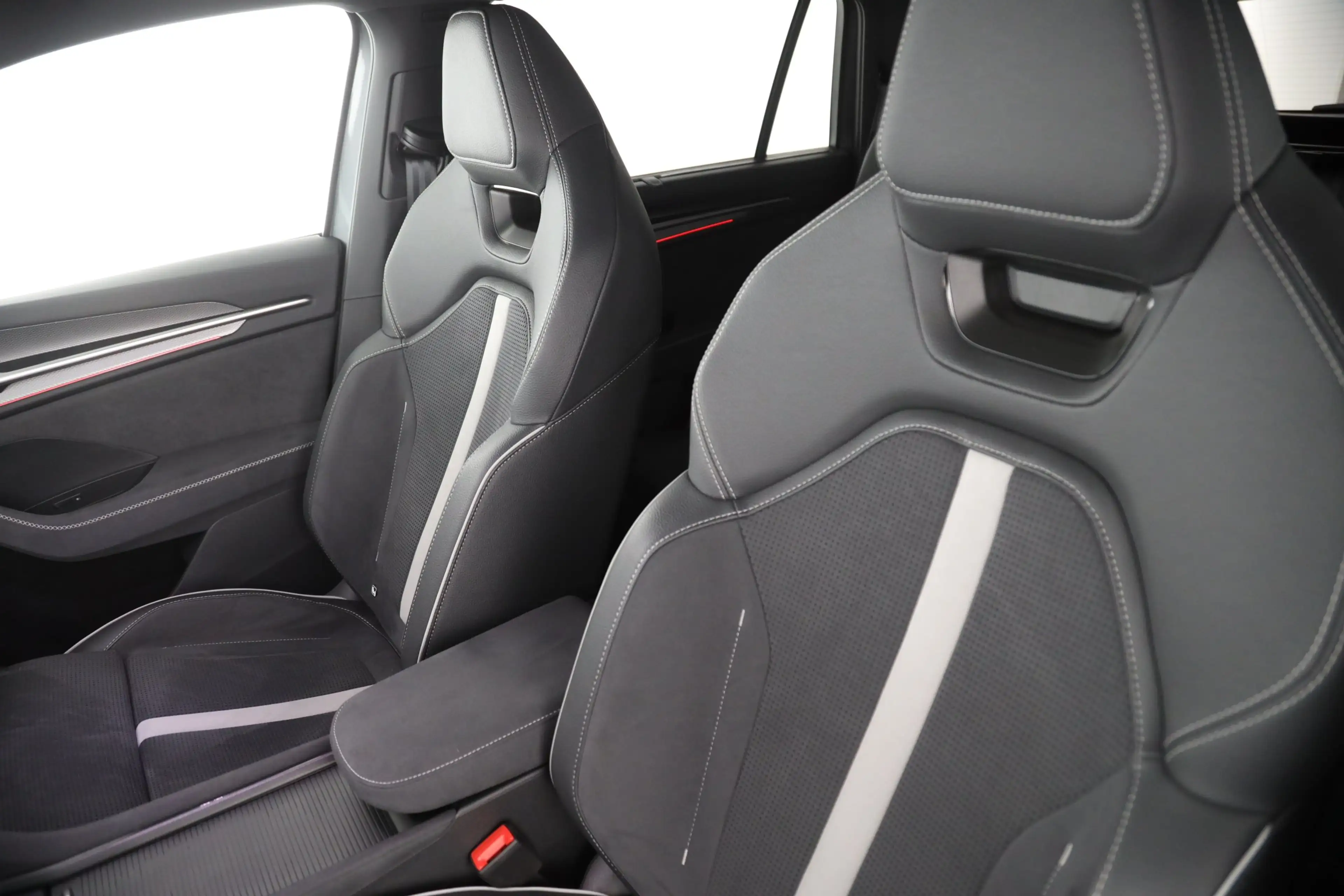 Skoda Kodiaq 2.0 TDI DSG 4x4 SPORTLINE |AHK|NAVI| — photo 12
