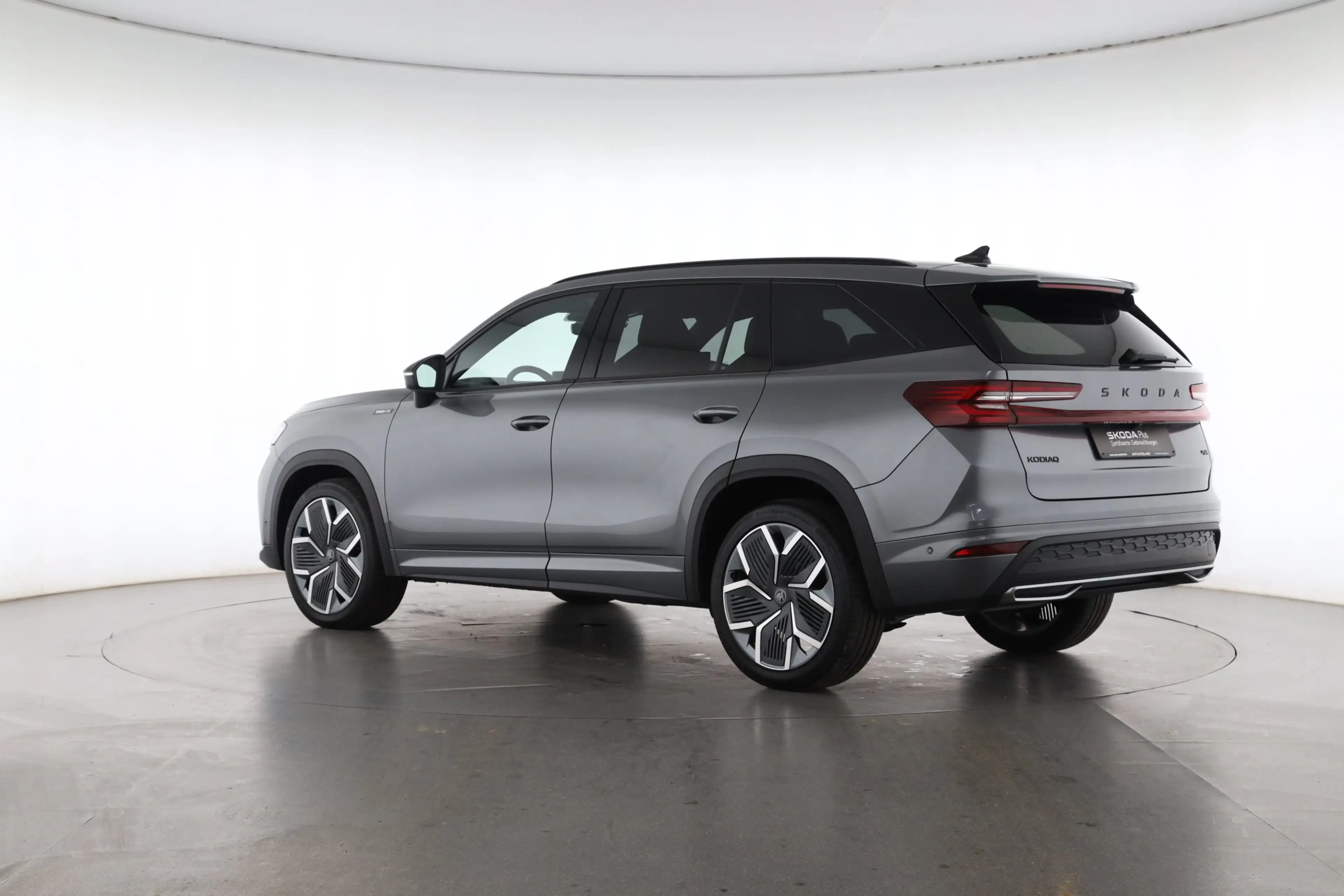 Skoda Kodiaq 2.0 TDI DSG 4x4 SPORTLINE |AHK|NAVI| — photo 4